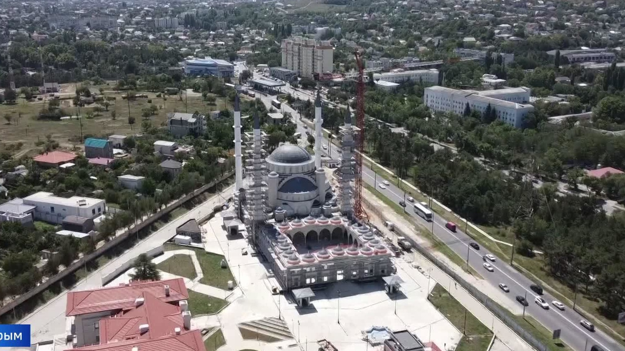Для украшения крупнейшей мечети Крыма пригласили лучших турецких мастеров