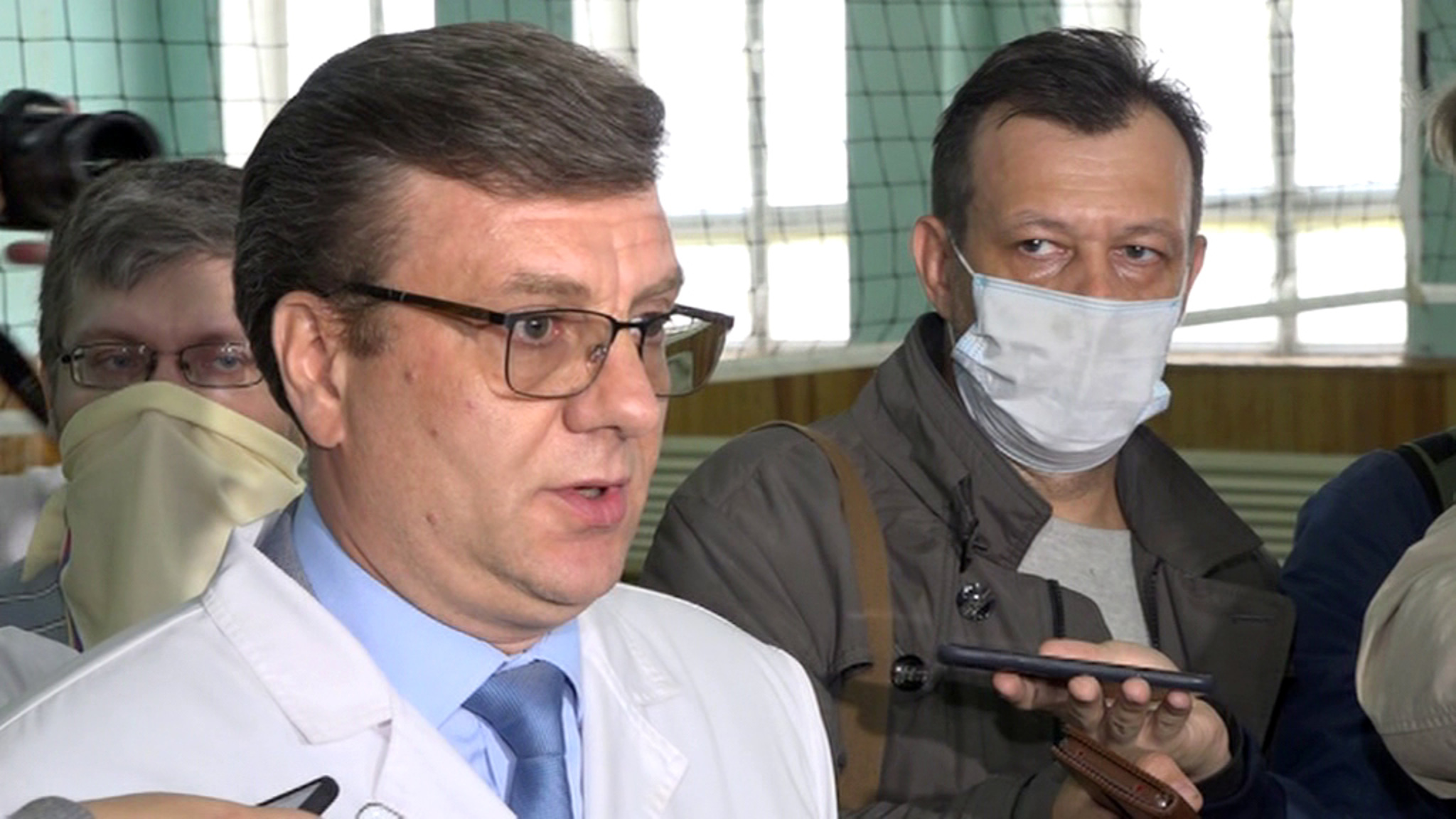 Диагноз Навального сообщили его жене и брату