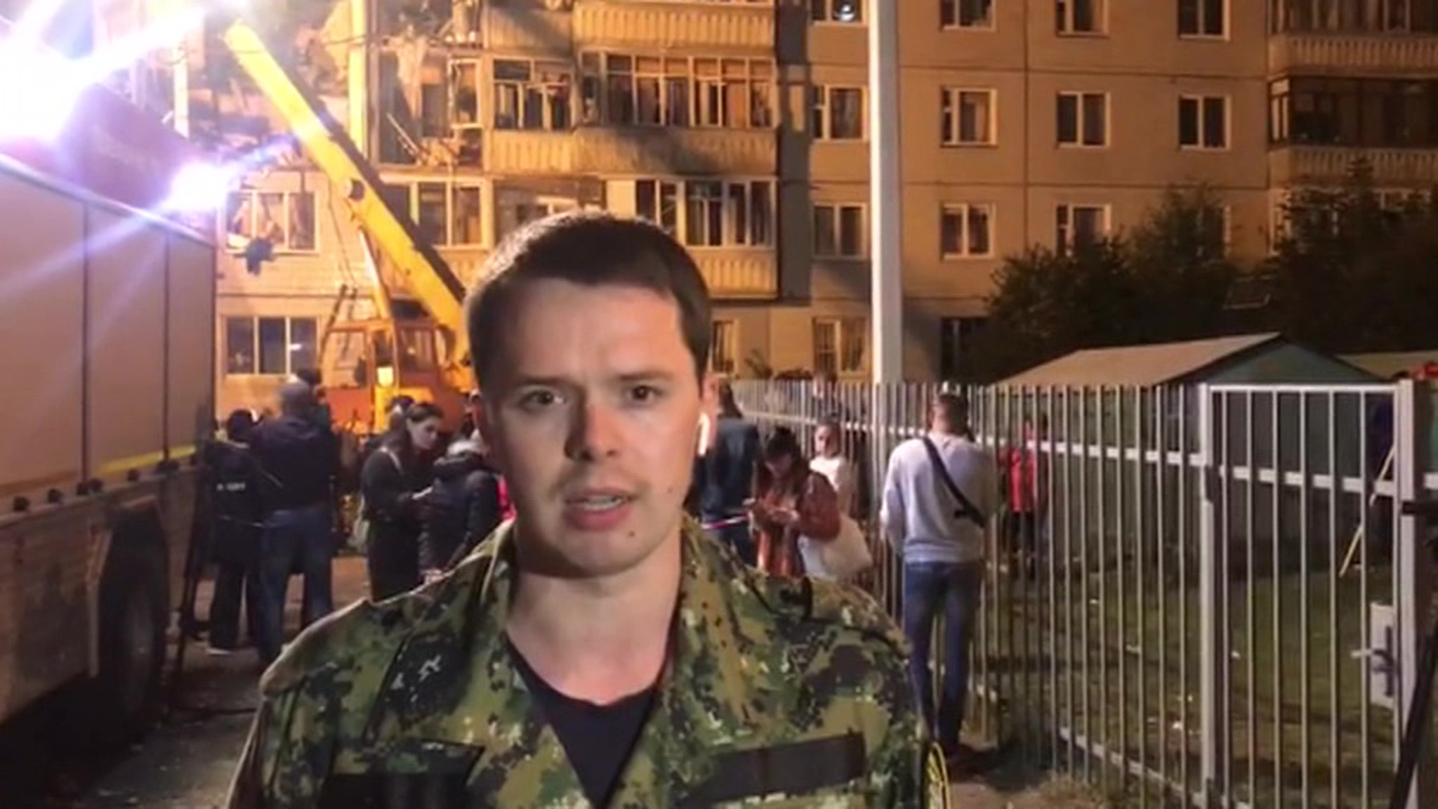 Взрыв в Ярославле: под завалами дома ищут ребенка и женщину