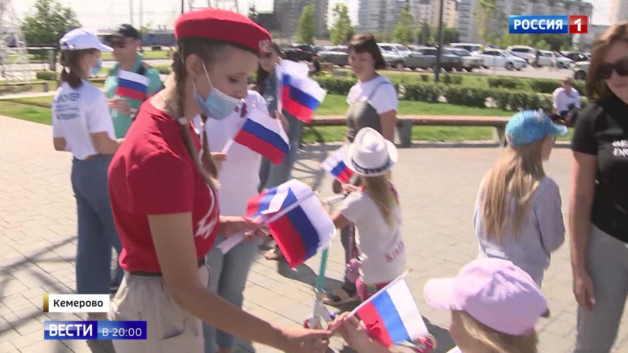 Вся Россия в трех цветах: страна отпраздновала День государственного флага