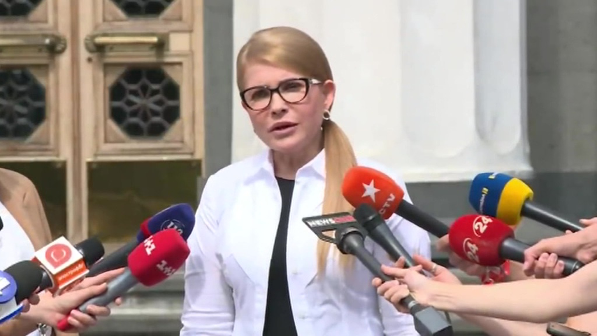 Тимошенко остается в критическом состоянии, но к ИВЛ не подключена