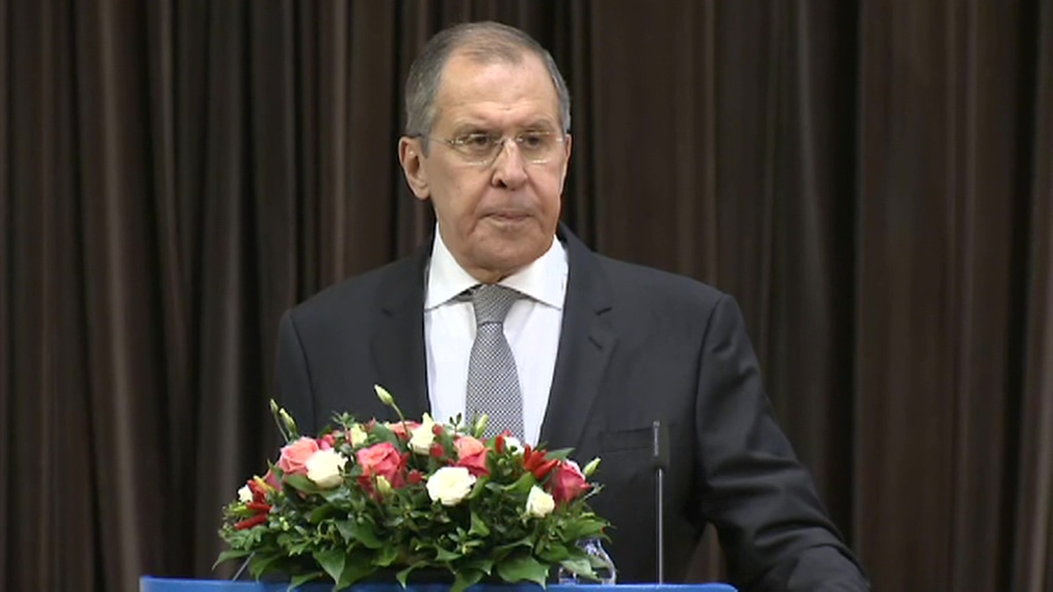 Лавров: немецкие врачи не дают информации о Навальном, но к ним почему-то претензий нет