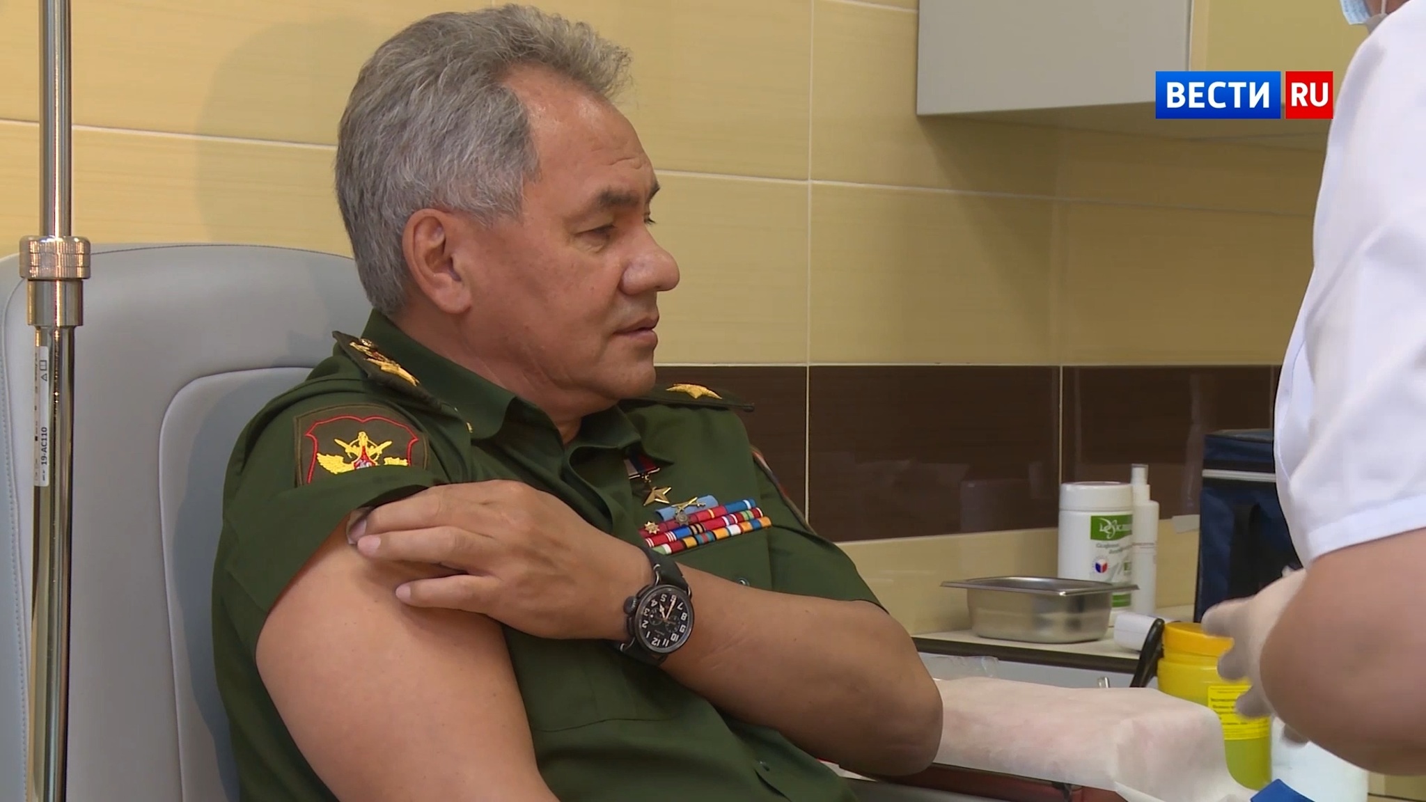 Шойгу уже привился от COVID-19