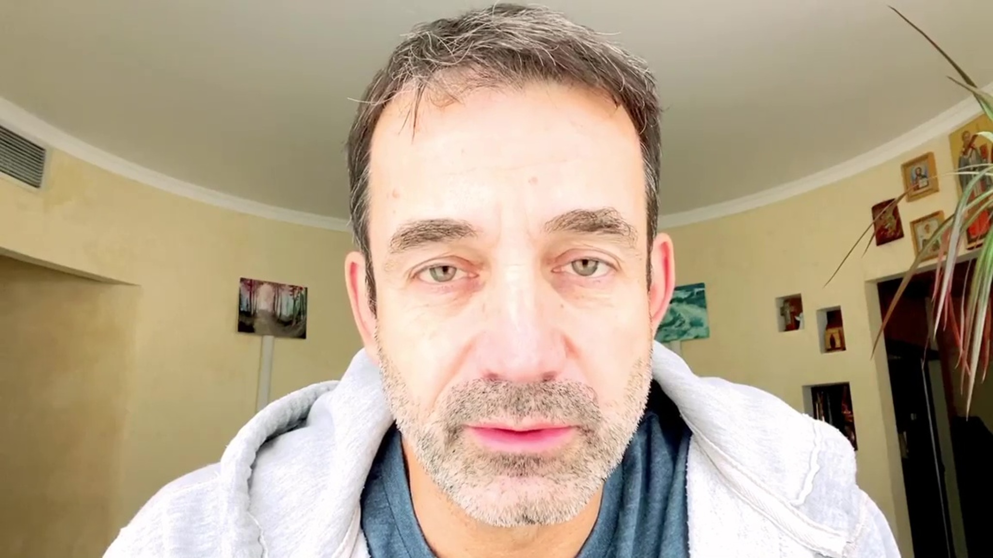 Актер Певцов покинул больницу в Коммунарке