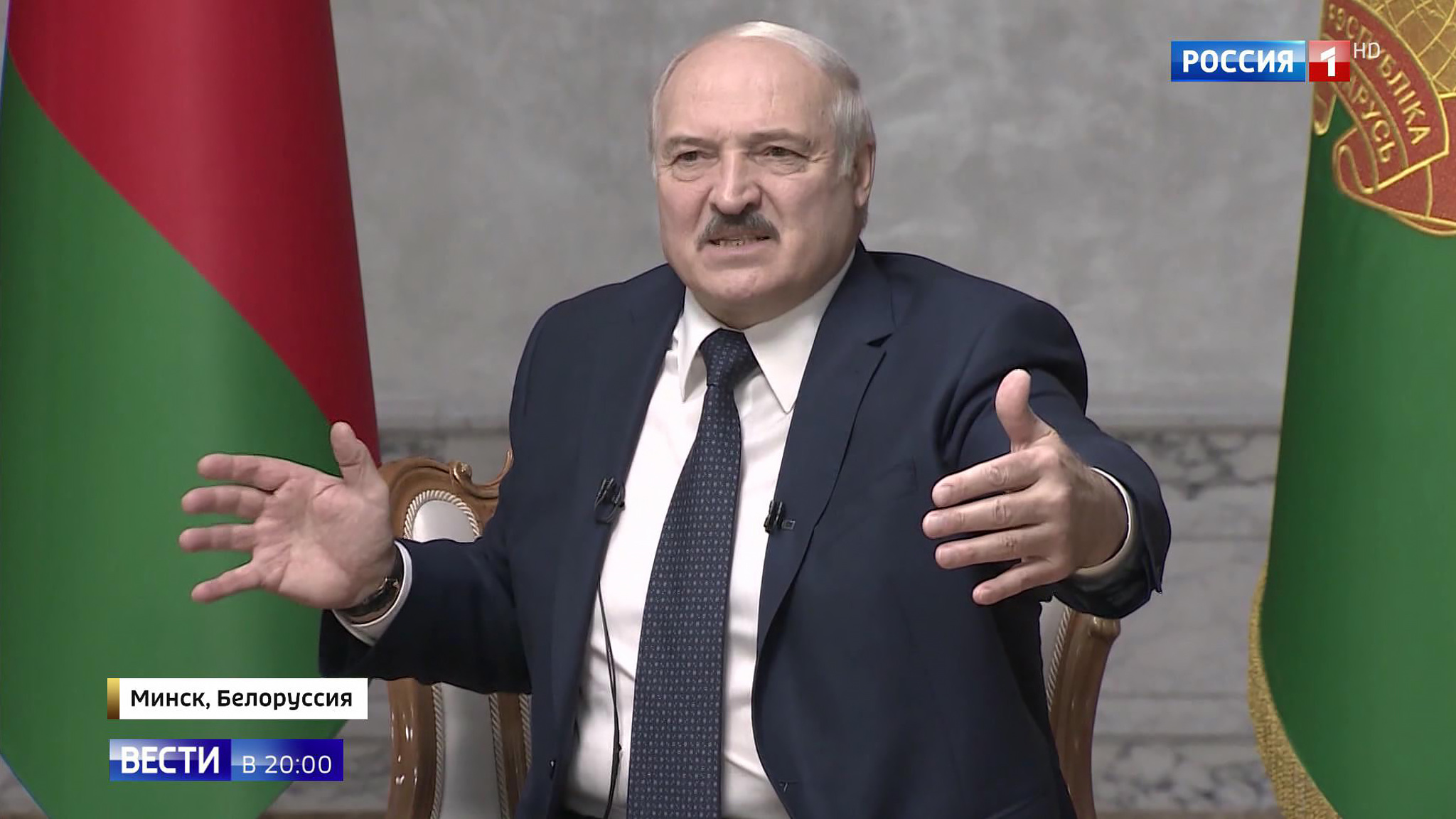 Лукашенко считает, что омоновцы спасли Белоруссию от "блицкрига"