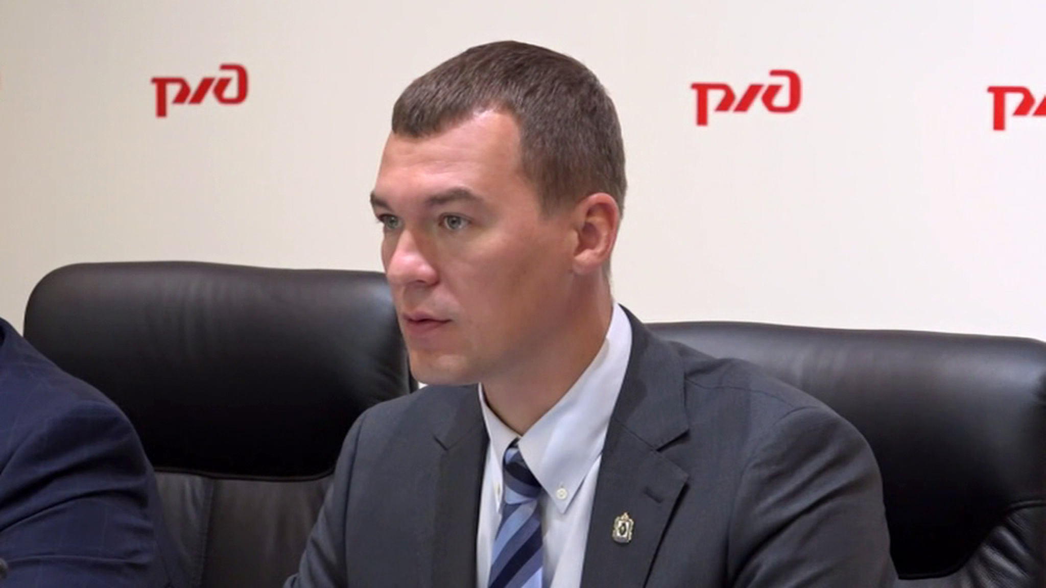 Дегтярев проехал по отрезку Транссиба и провел рабочее совещание