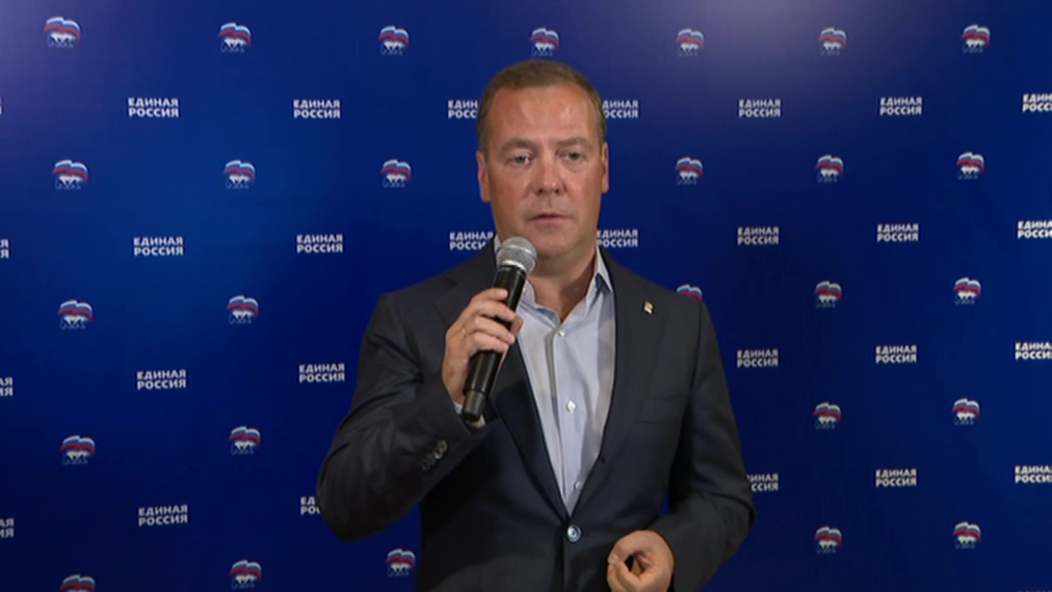 Медведев: "Единая Россия" показала достойный результат