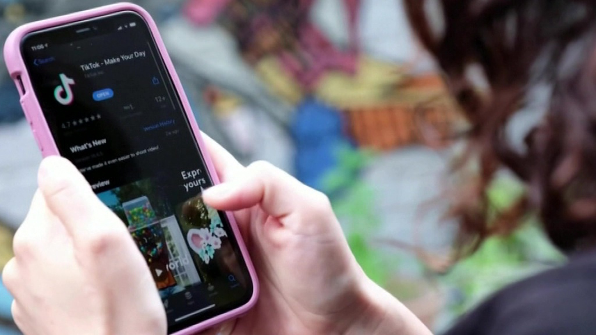 Власти США обсуждают сделку по Tiktok с Walmart, Oracle и Microsoft