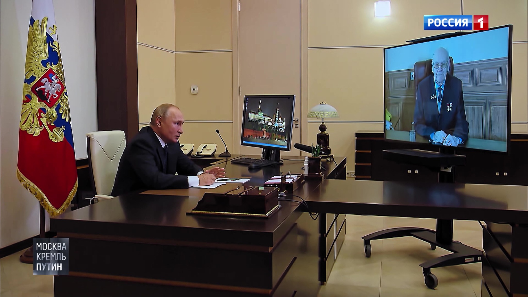 Экскурсия по кабинету Путина: что остается за кадром