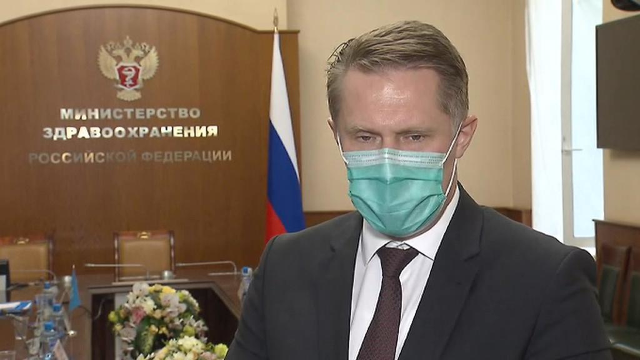 Глава Минздрава самоизолировался из-за ковида у родственника