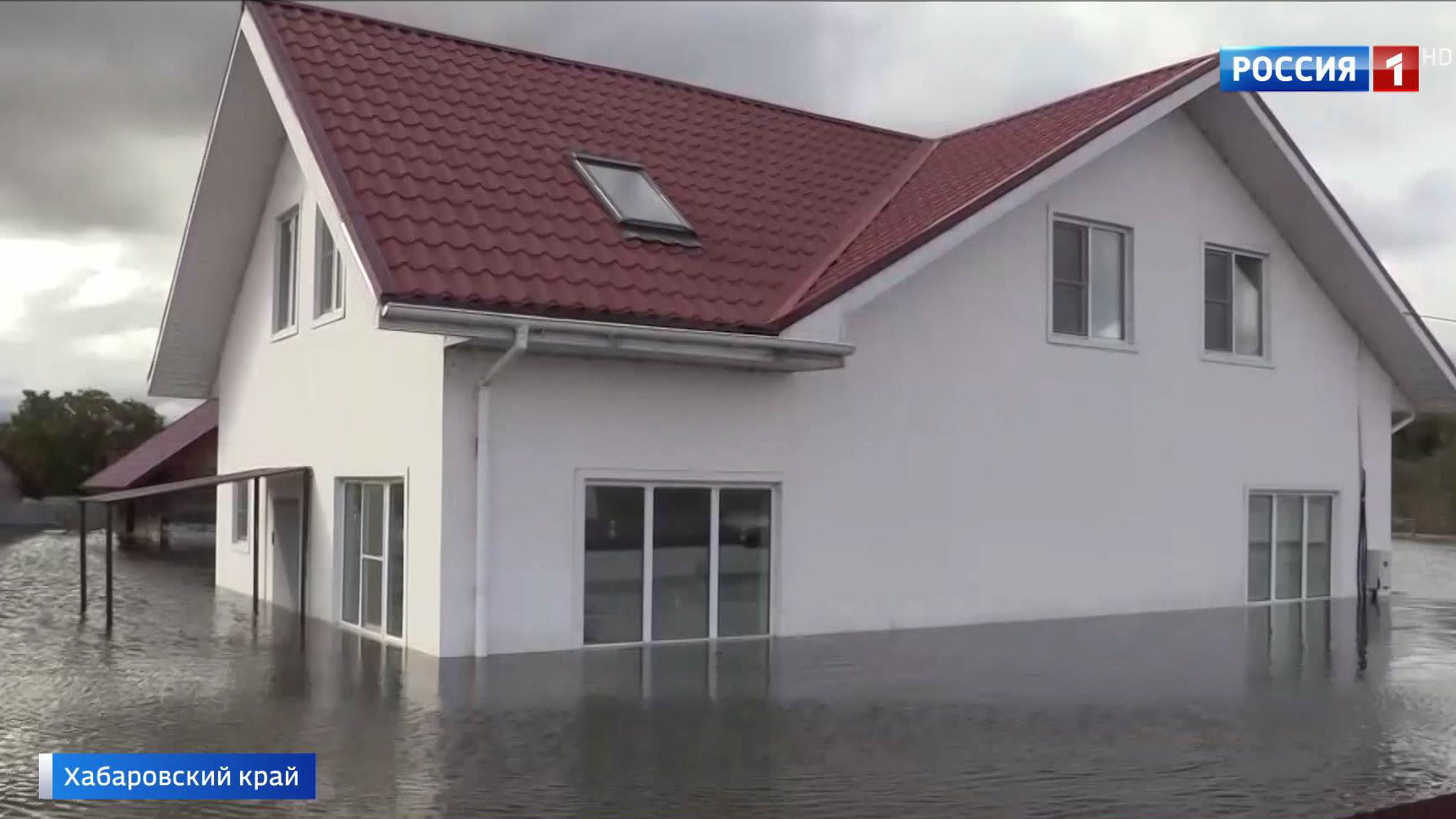 Не укрыться и на втором этаже: уровень воды в Амуре дошел до макисмального значения