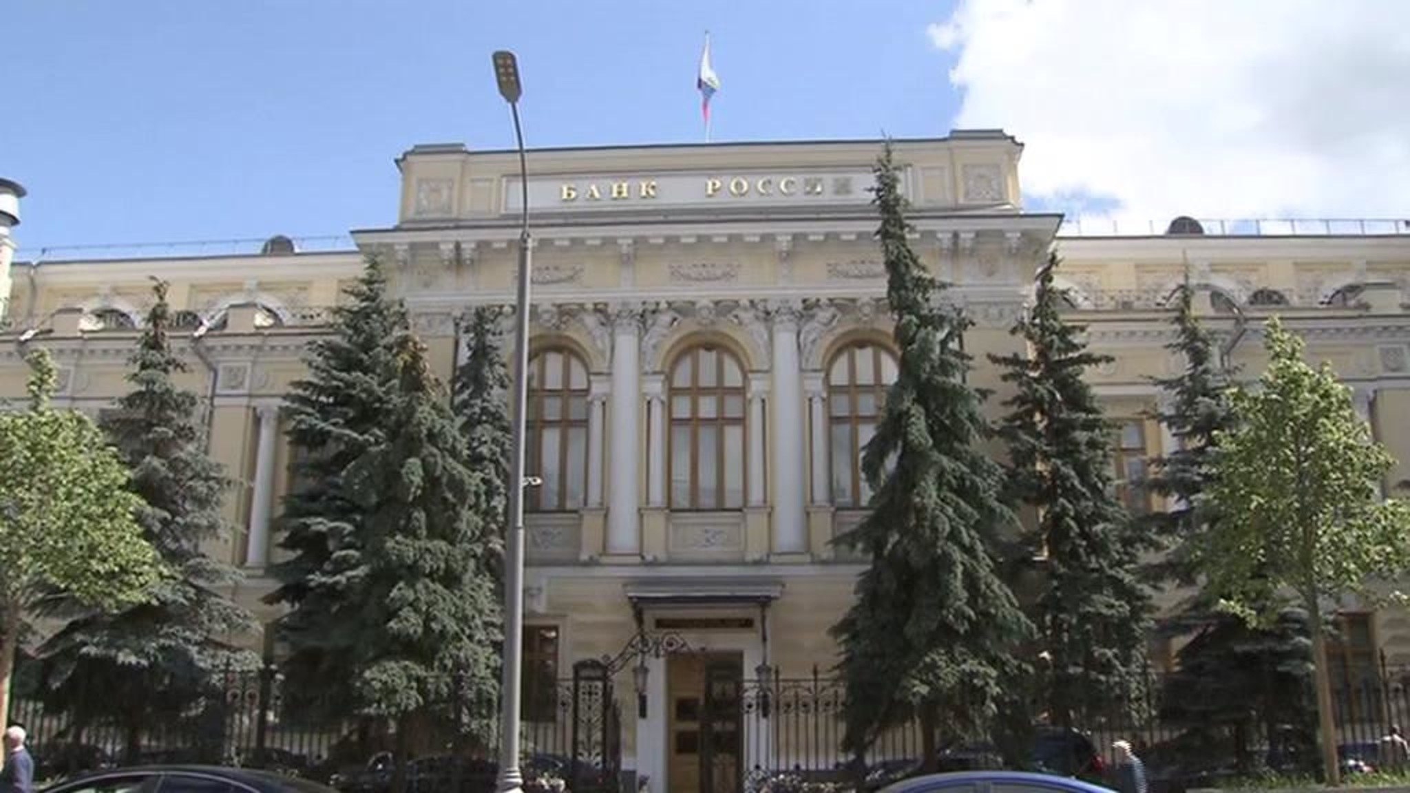 Банки начали зачислять зарплаты по номеру телефона