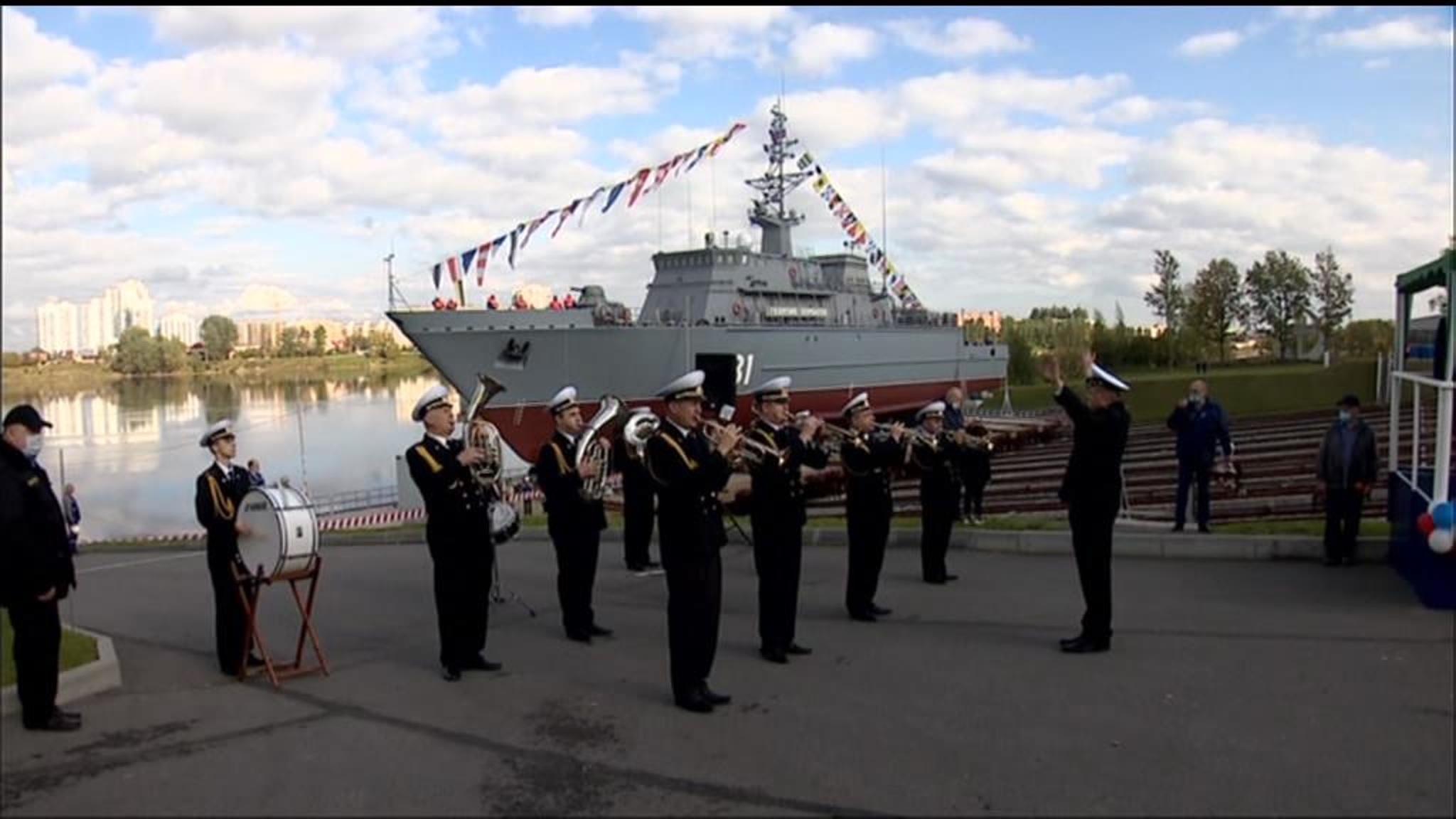 В Петербурге на воду спустили тральщик "Георгий Курбатов"