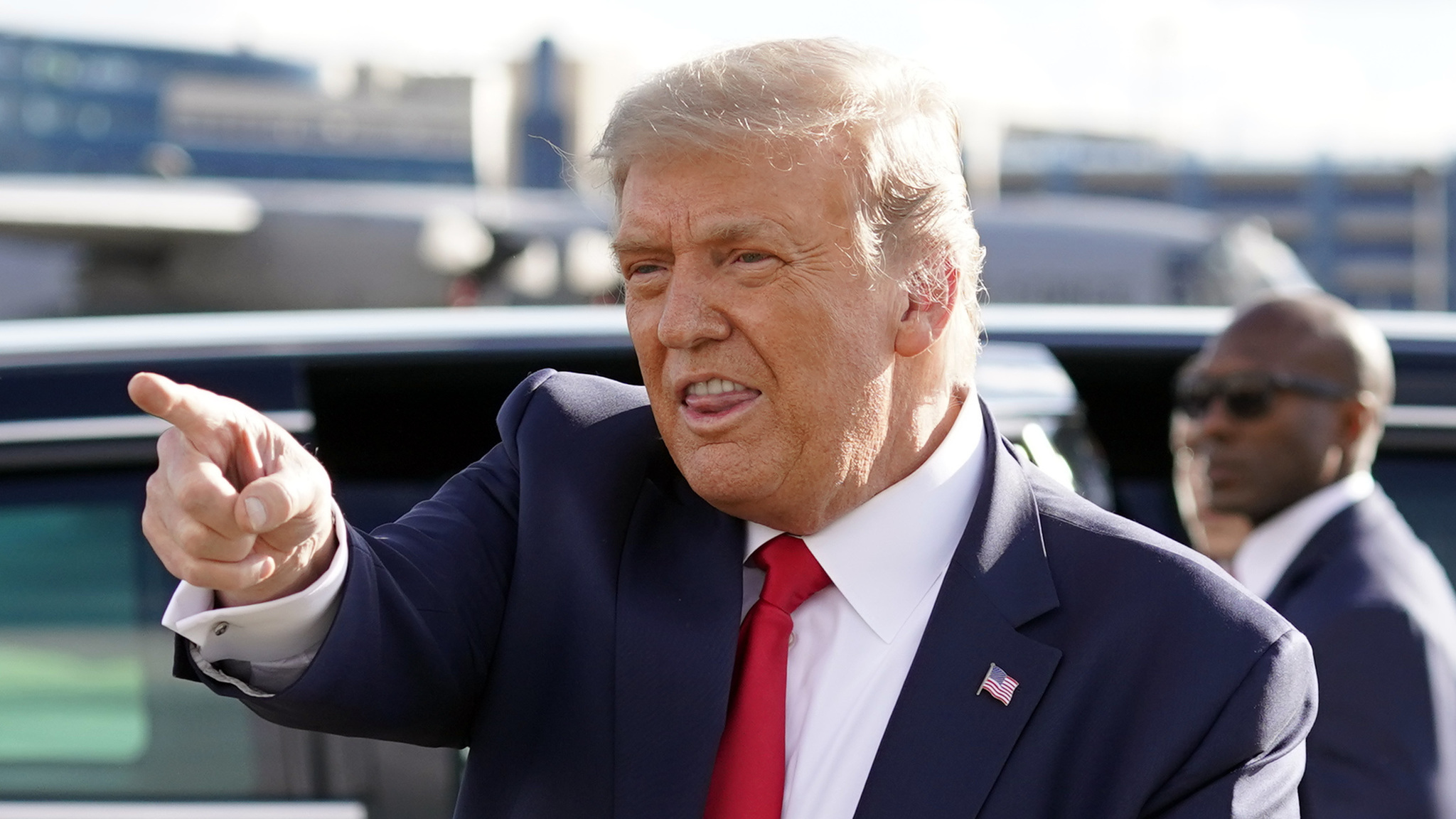 Трамп не собирается передавать полномочия Пенсу из-за COVID-19