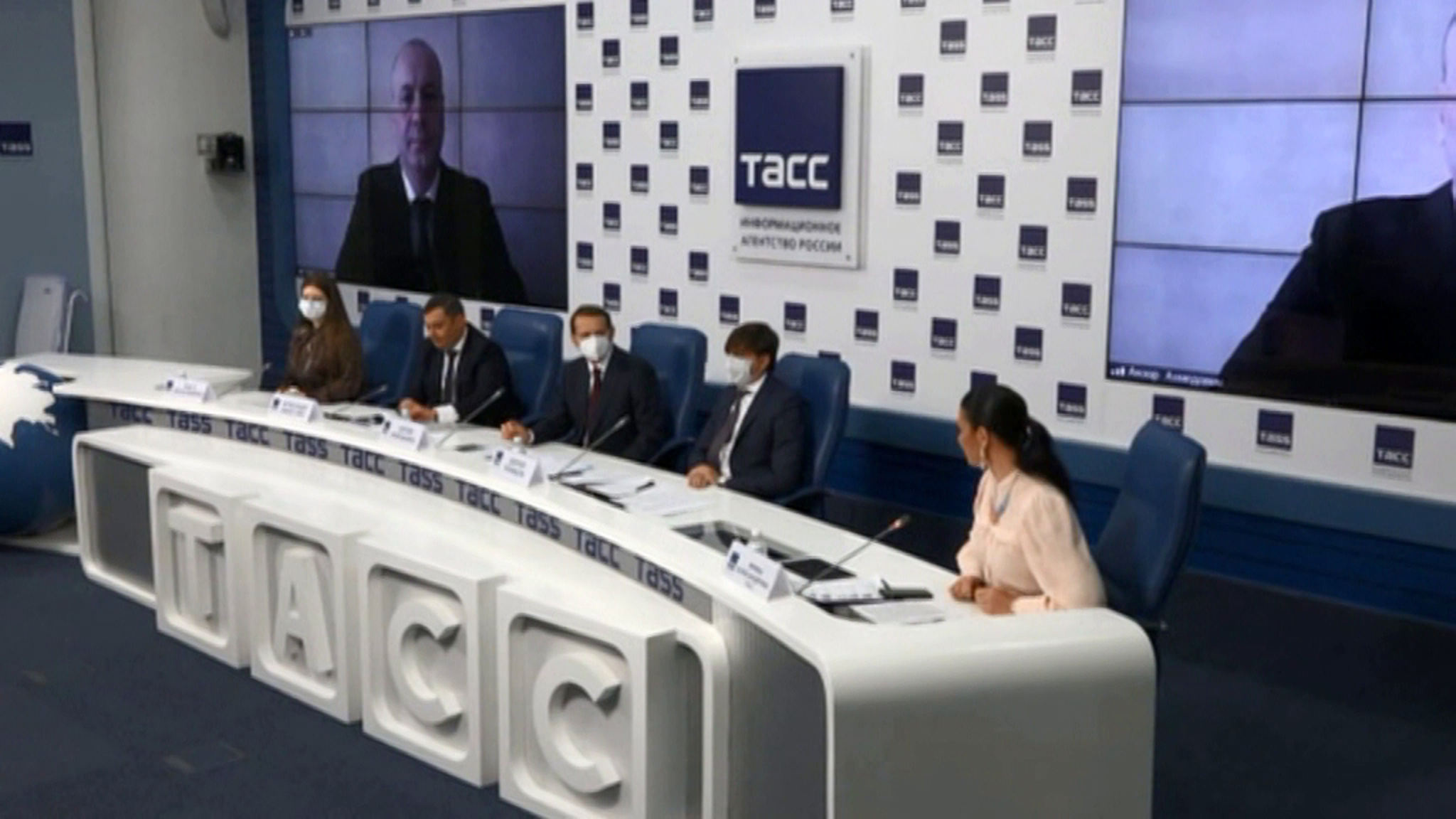 Более 300 школьников отлично сдали "Диктант Победы" и получат преференции при поступлении в вузы