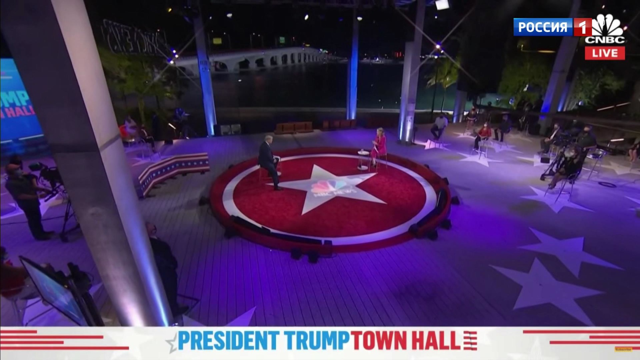 Неравные условия: Трамп и Байден провели встречи с избирателями