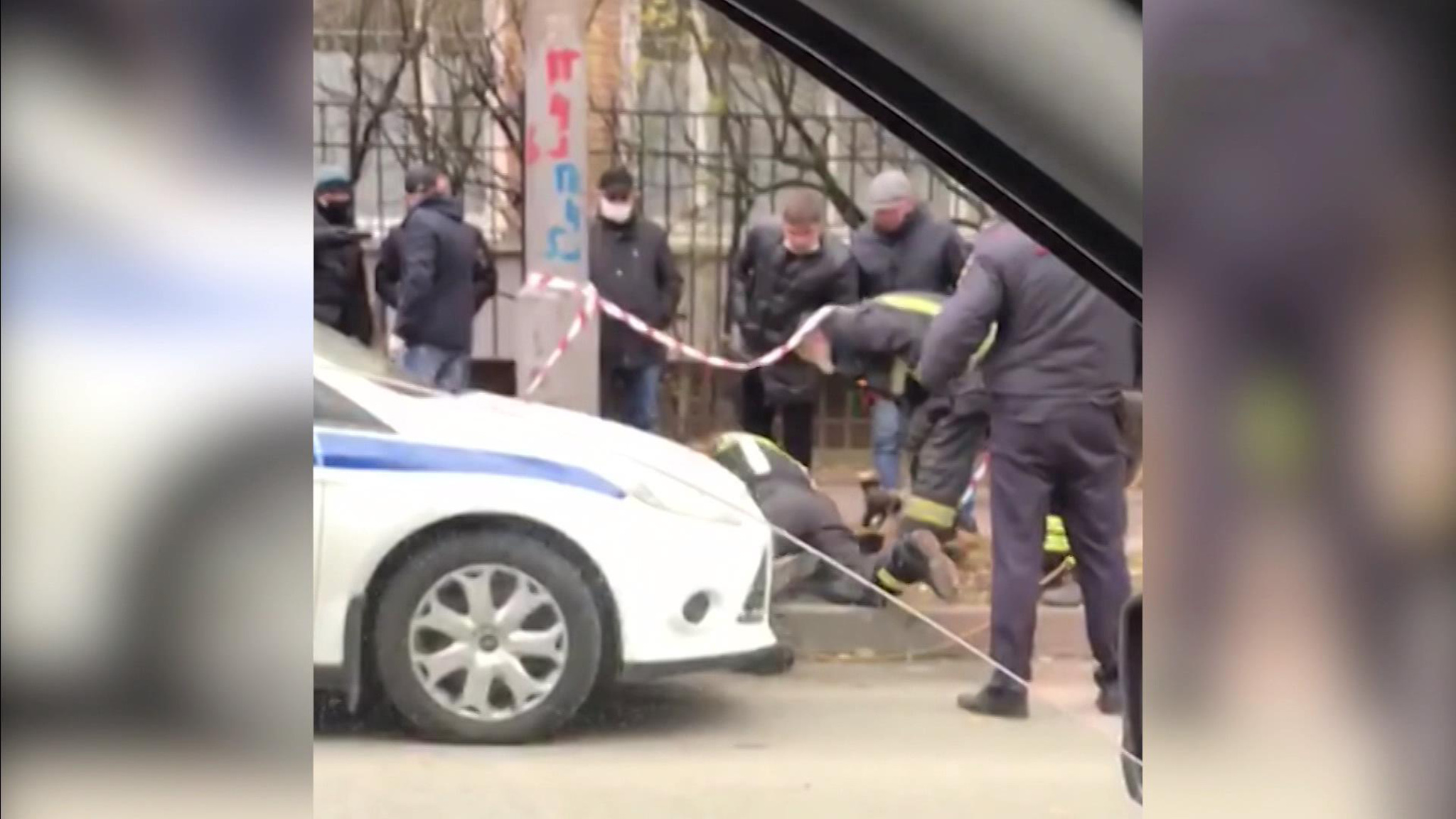 Студентка погибла, упав в полутораметровую яму на востоке Москвы