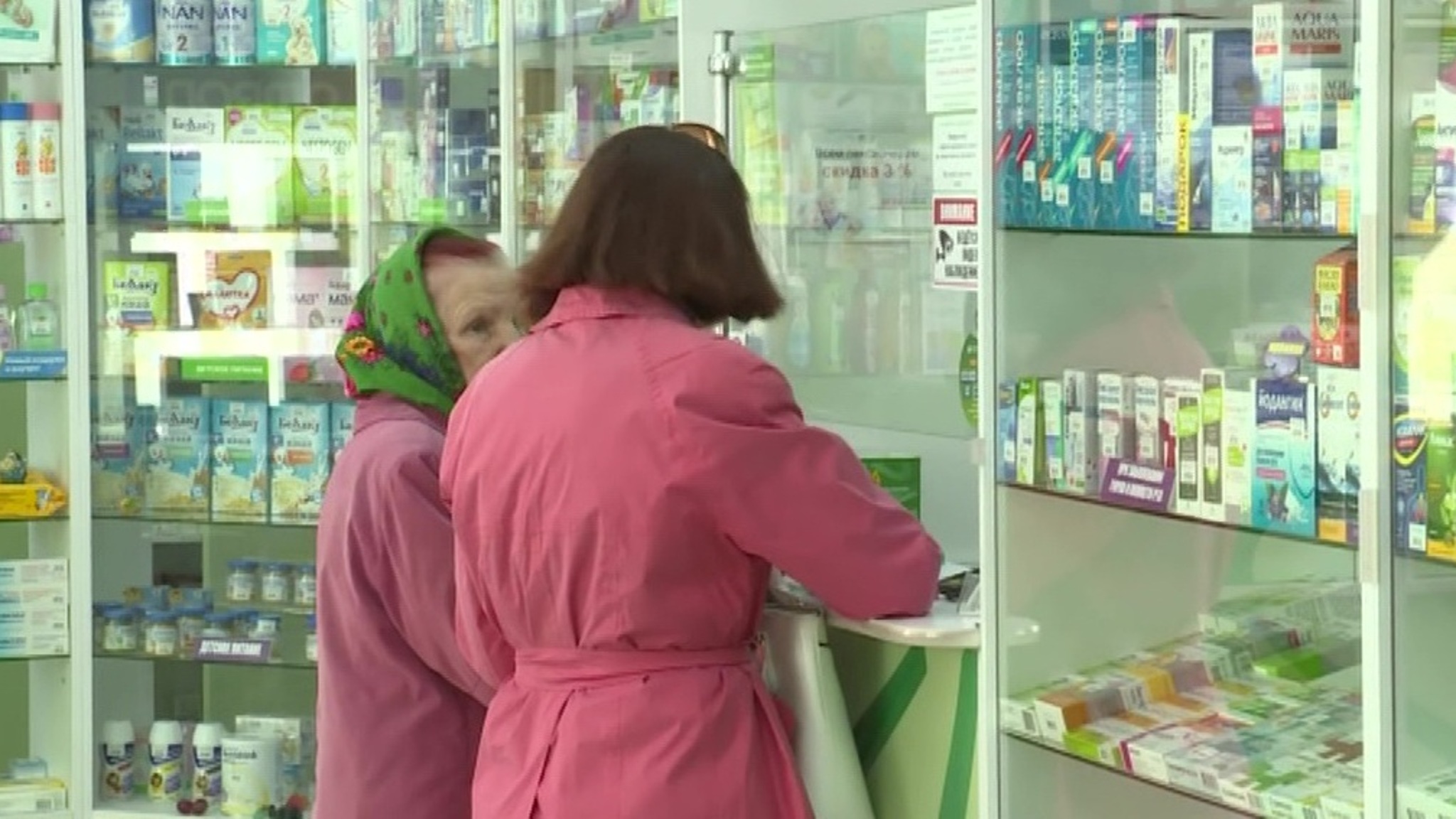 По всей стране начался ажиотажный спрос на противовирусные препараты