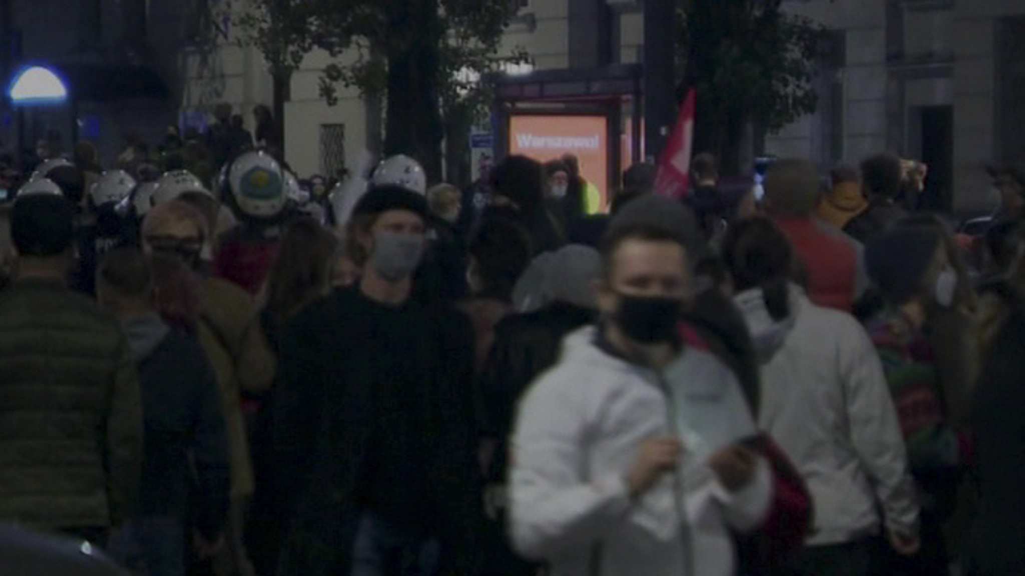 В Варшаве полиция применила силу для разгона протестующих