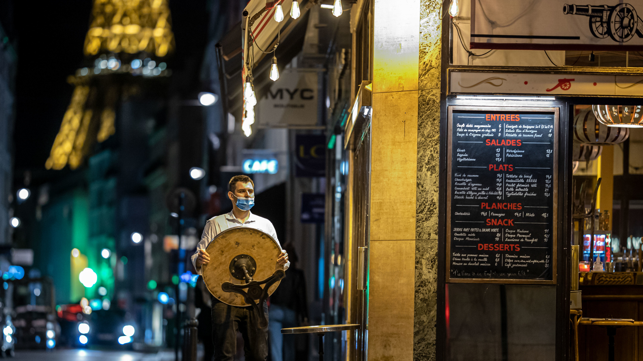 Во Франции могут ввести новые ограничительные меры по борьбе с коронавирусом