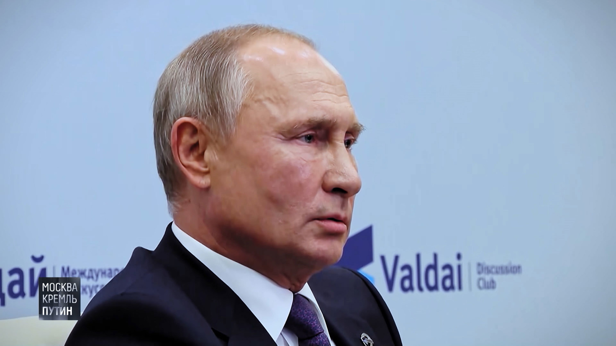 Клуб "Валдай": зачем Путину баннер и кто написал шутку про похороны