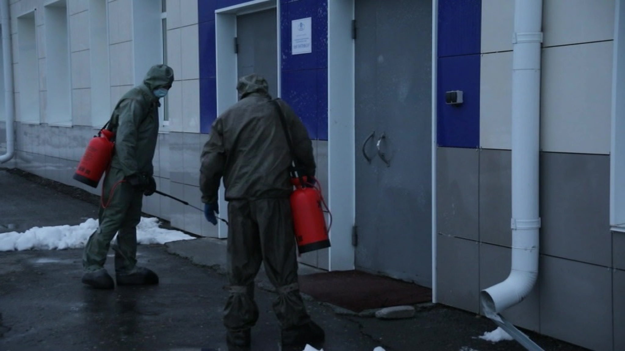 Военные химики провели обеззараживание "Курганприбора"