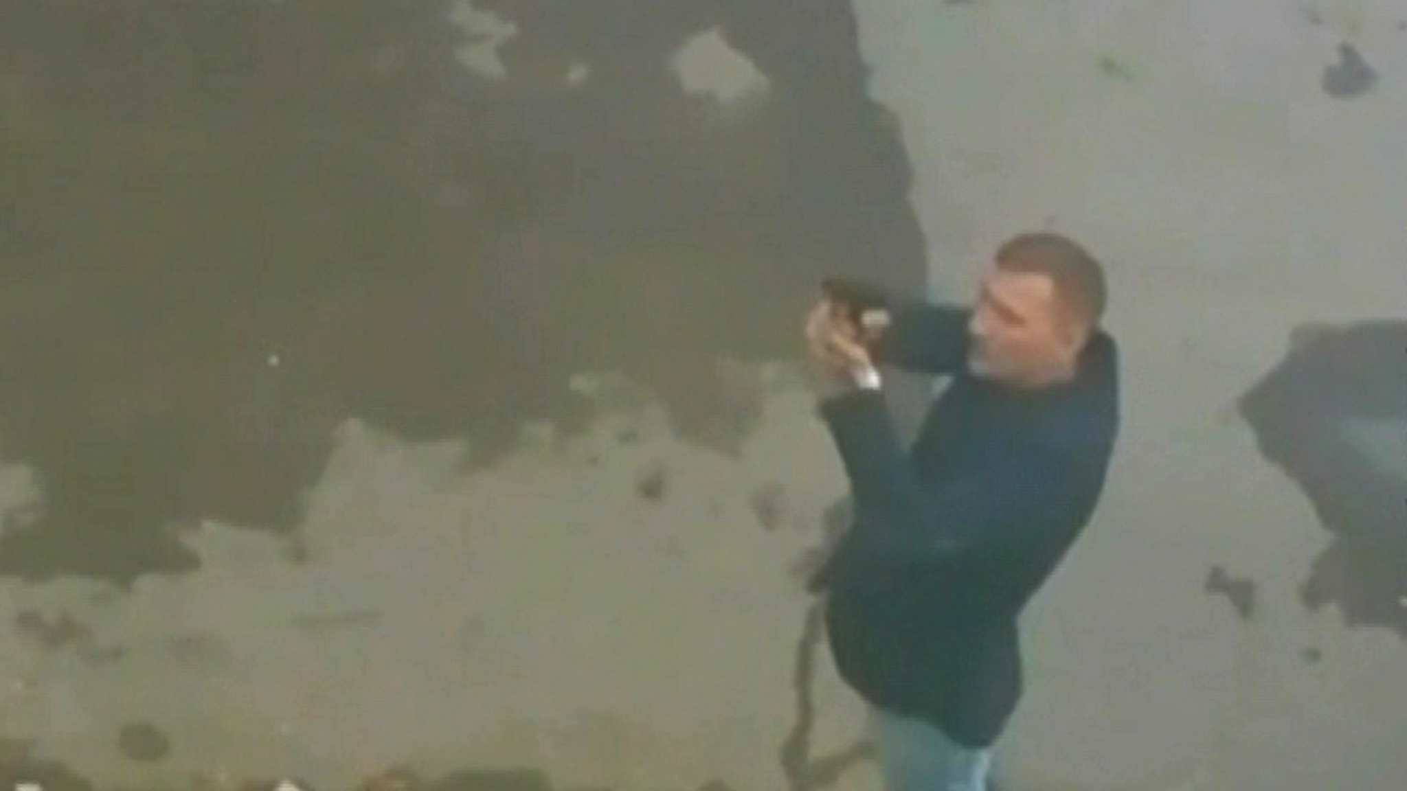 В Новороссийске мужчина устроил стрельбу во дворе жилого дома