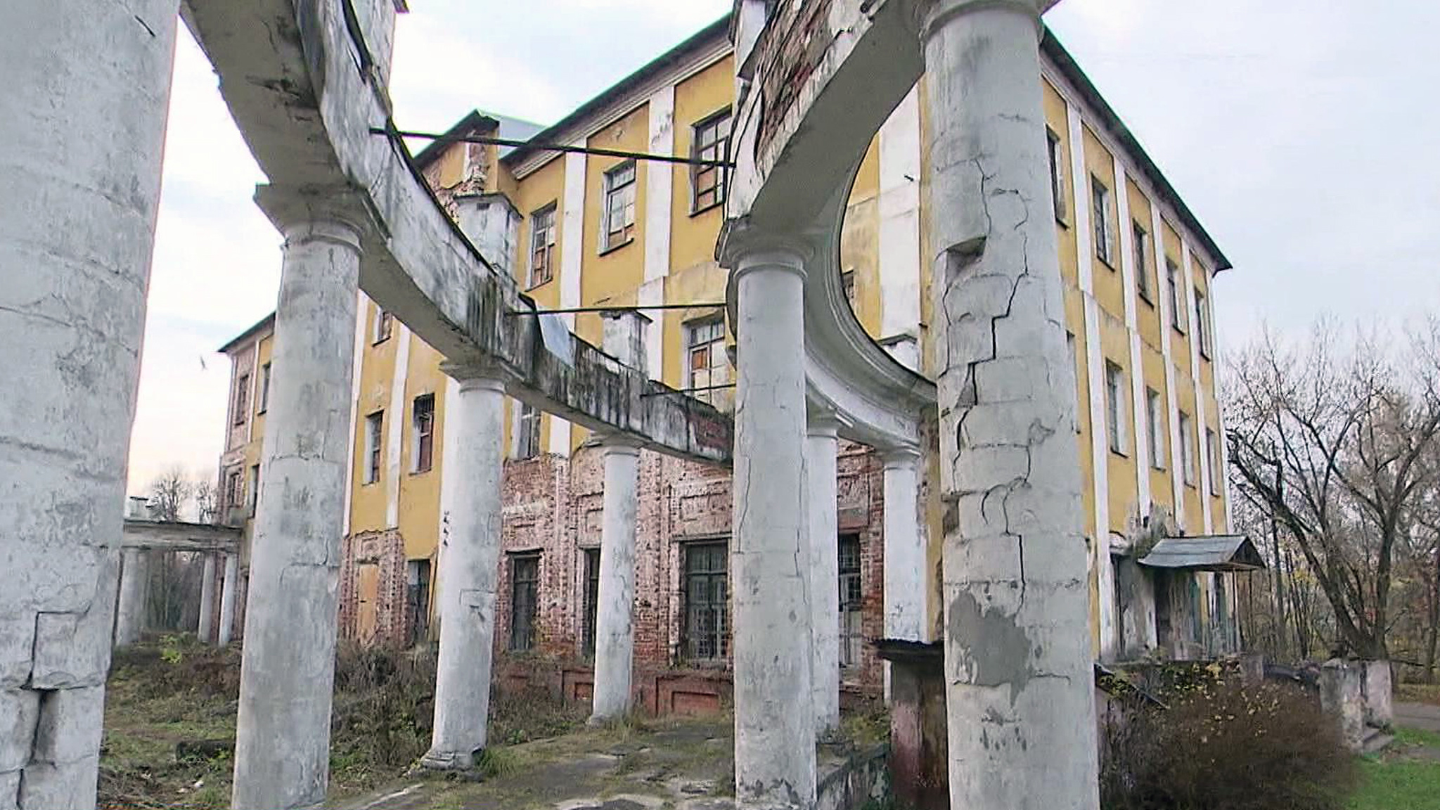 В Балашихе старинная усадьба превращается в опасный объект