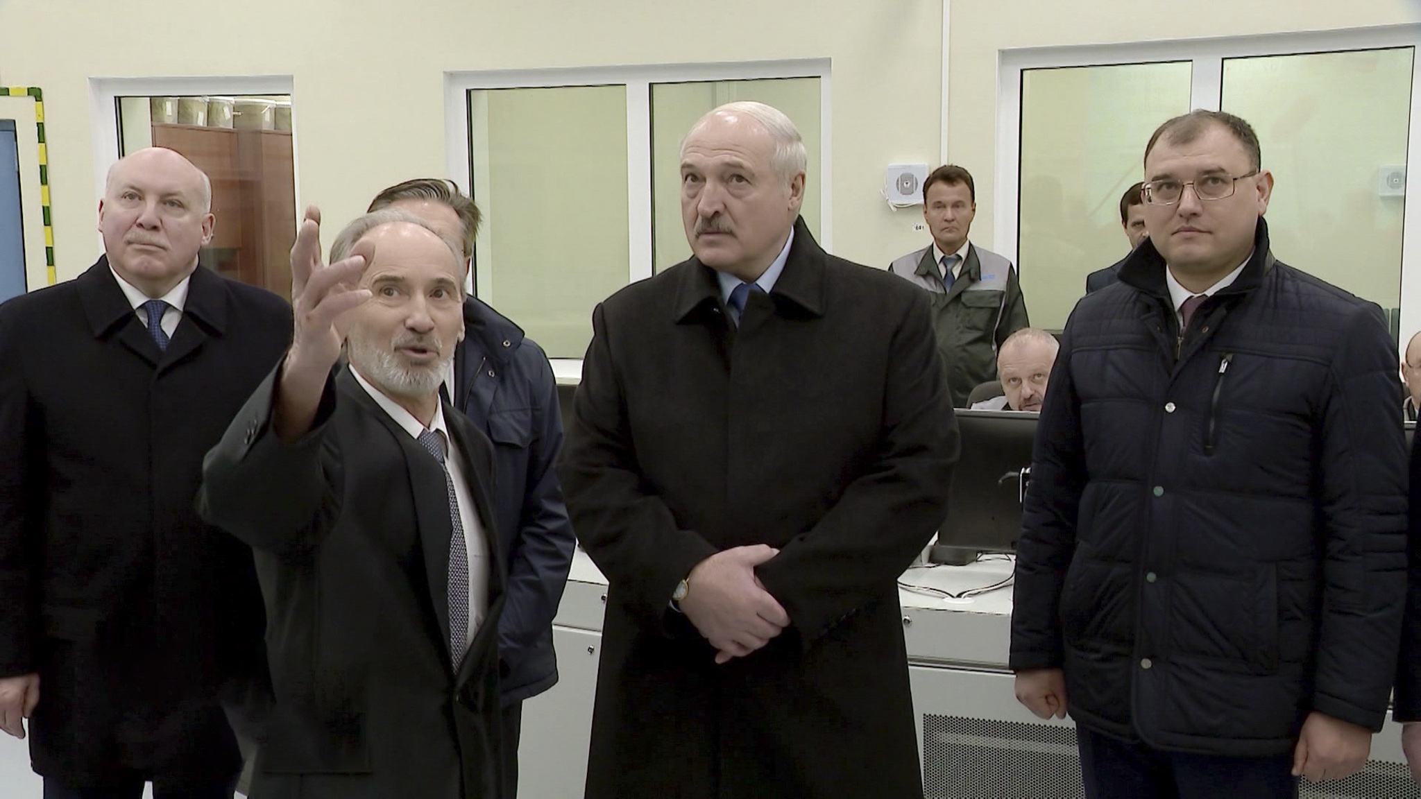 Лукашенко хочет заменить газ электричеством