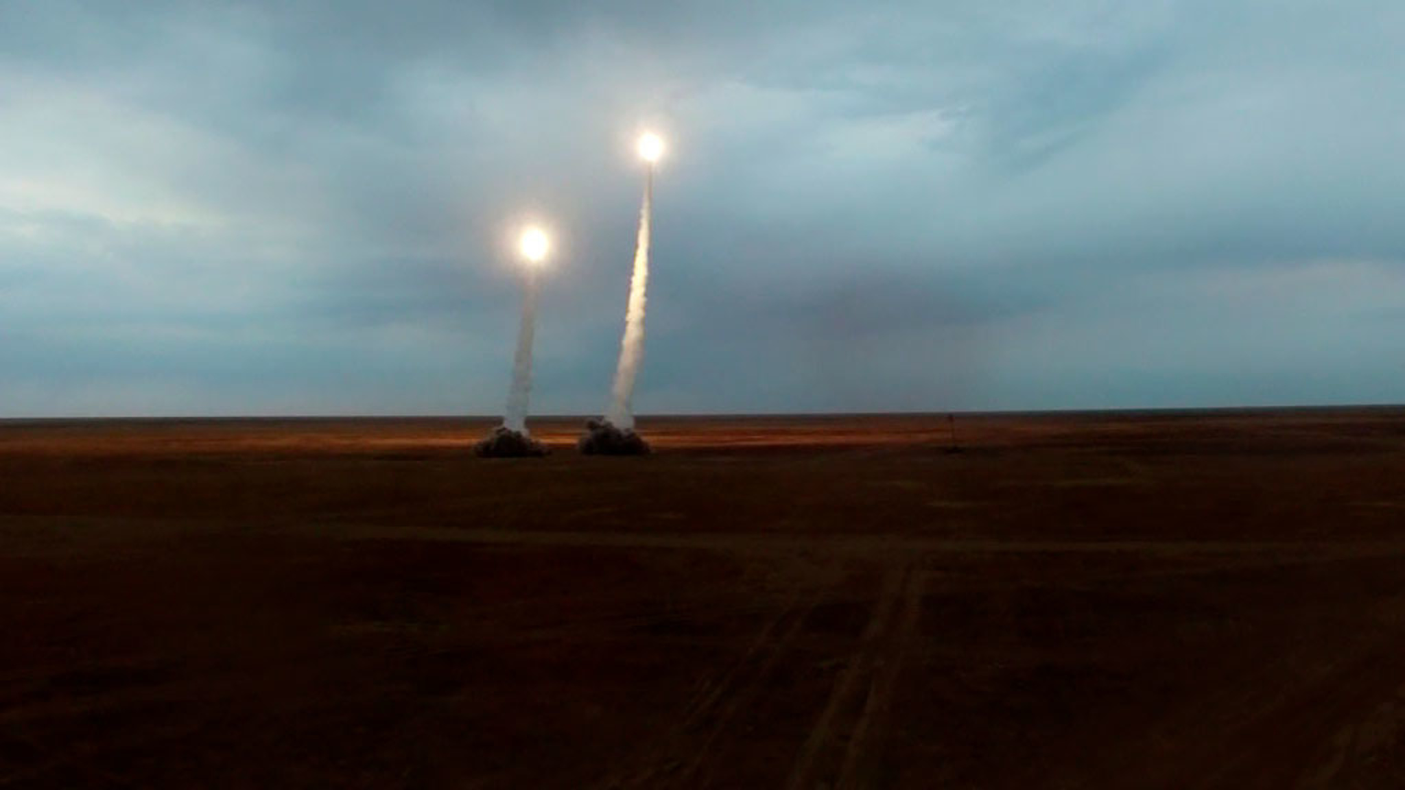 Расчеты зенитно-ракетных комплексов "Бук-М3" выполнили первые боевые стрельбы