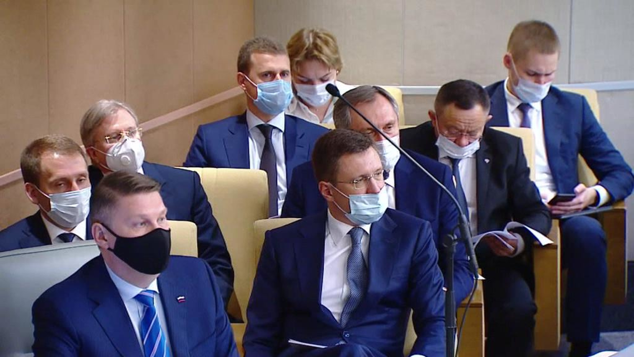 Депутаты Госдумы обсуждают кандидатуры на посты министров и вице-премьера