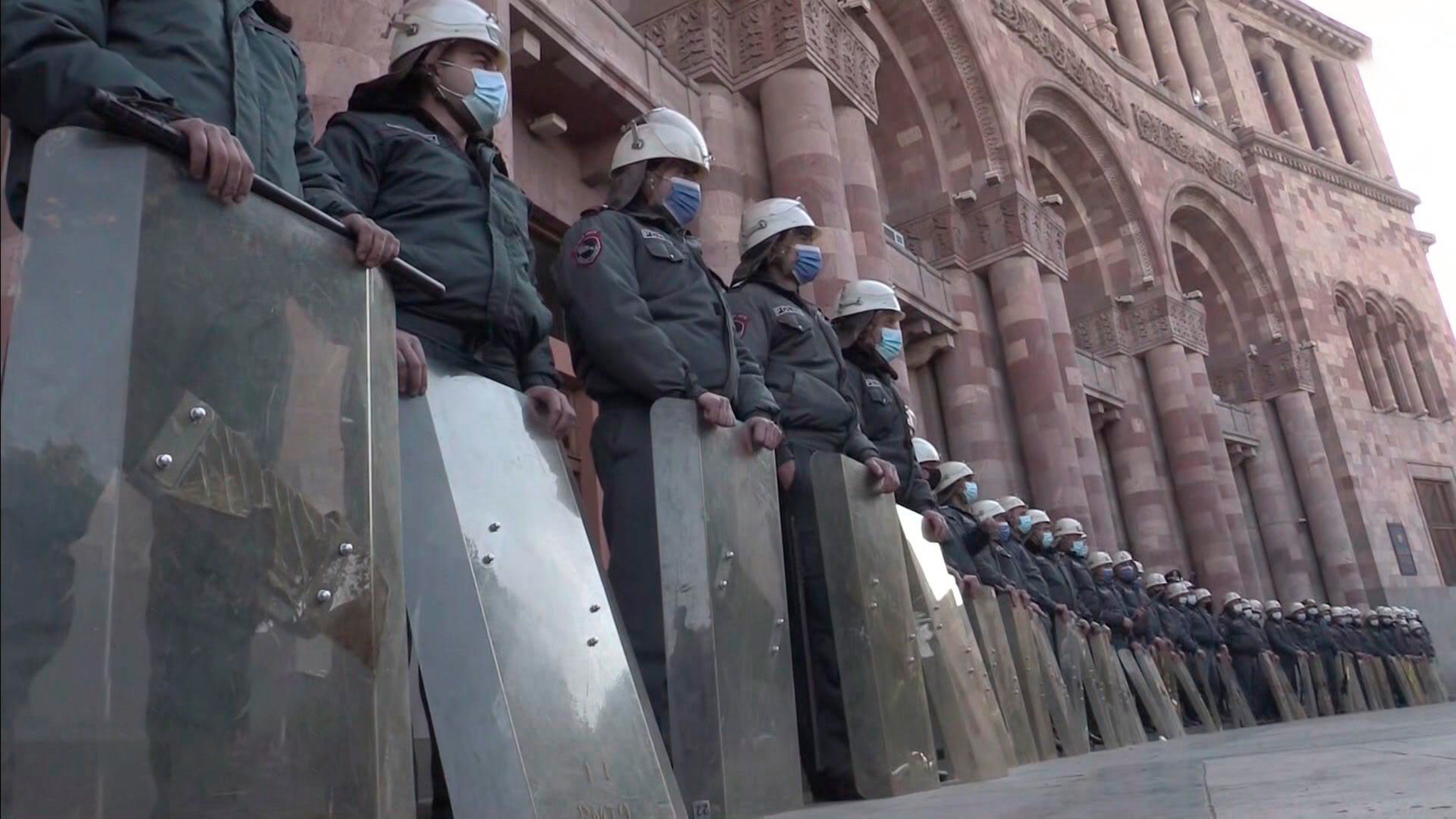 Заявление по Карабаху: в Баку ликуют, в Ереване протестуют