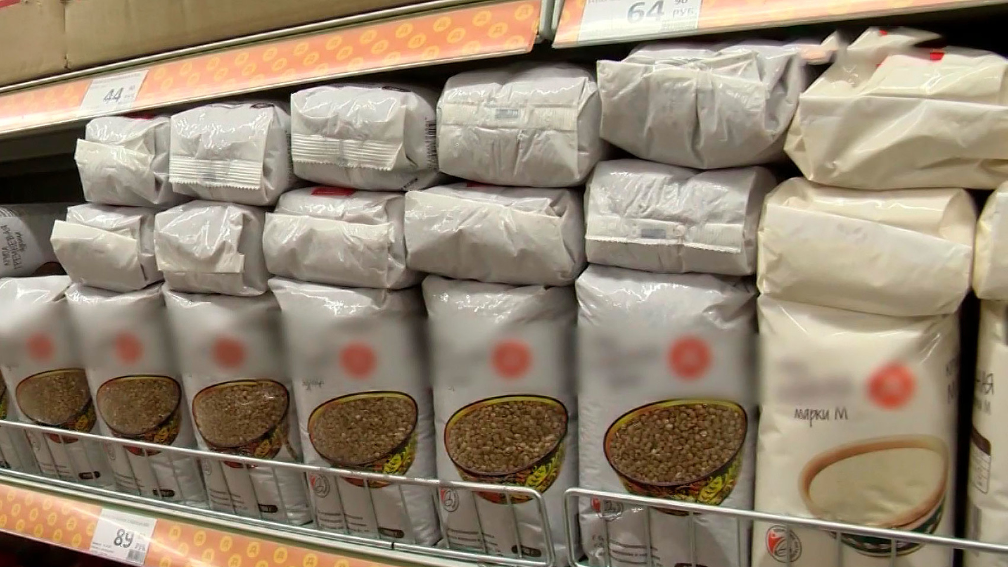 РФ может расширить ограничения на экспорт основных продуктов питания