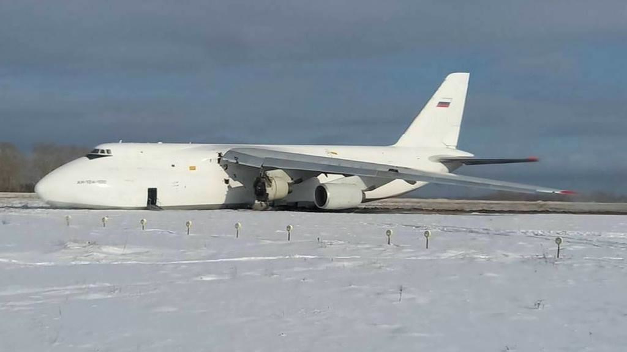 Неполадки в двигателе: на месте аварии Ан-124 в Новосибирске работают десятки специалистов