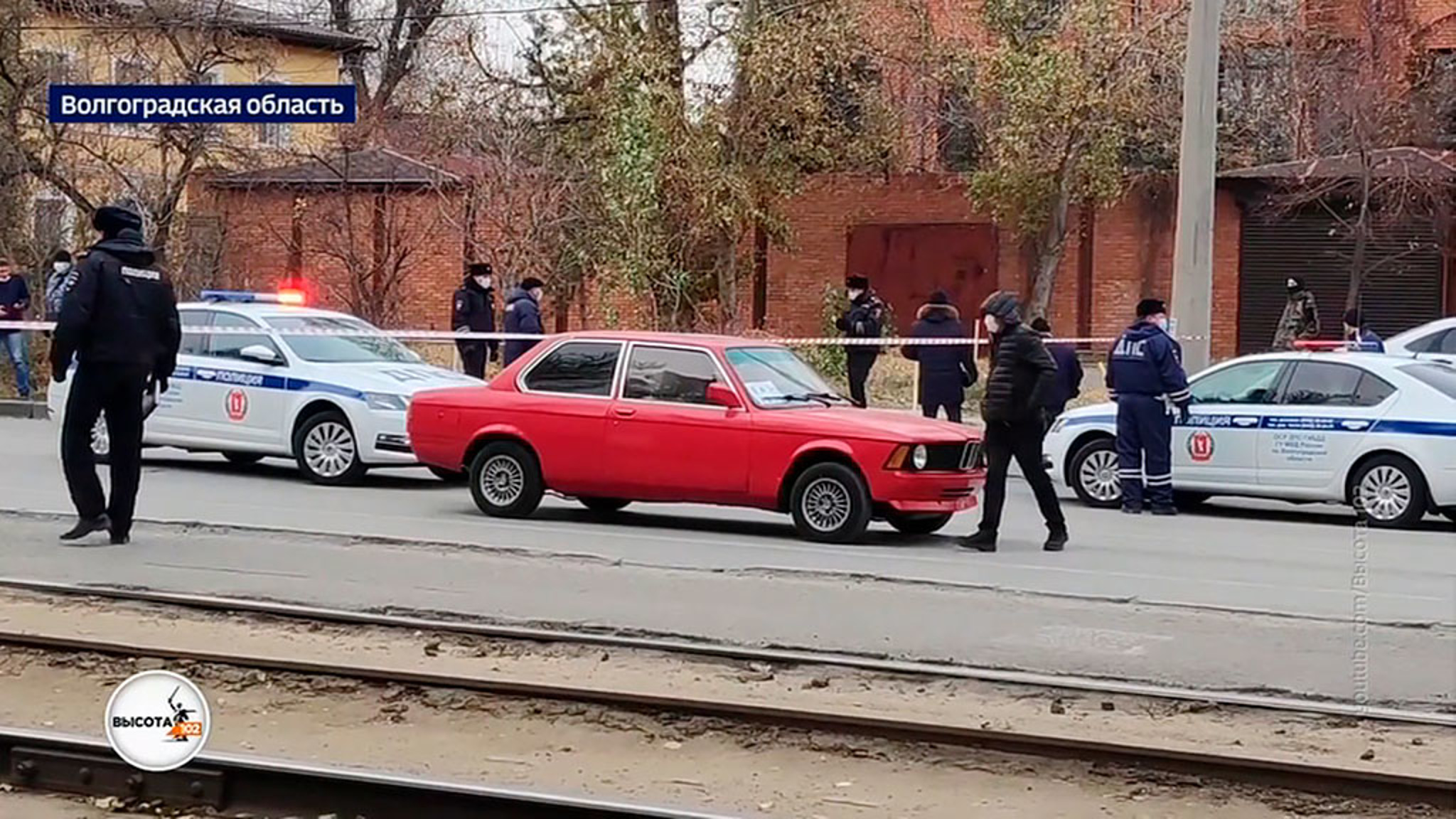 В Волгограде агрессивный водитель с монтировкой напал на полицейских
