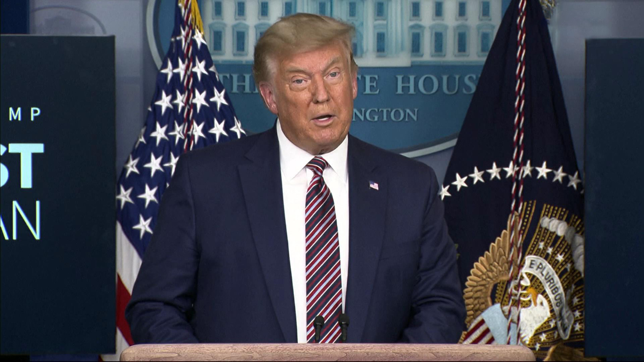 Уступает или меняет тактику: Трамп готов начать передачу власти