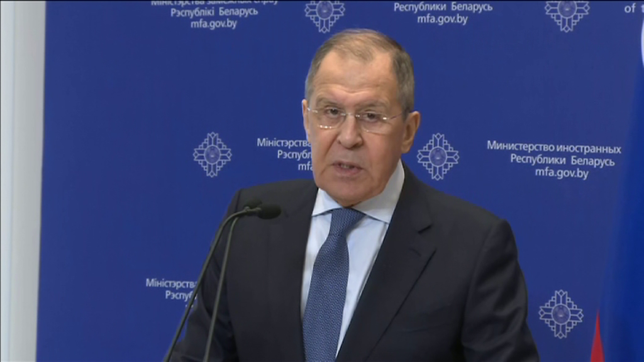 Лавров: пора отходить от доллара и западных платежных систем