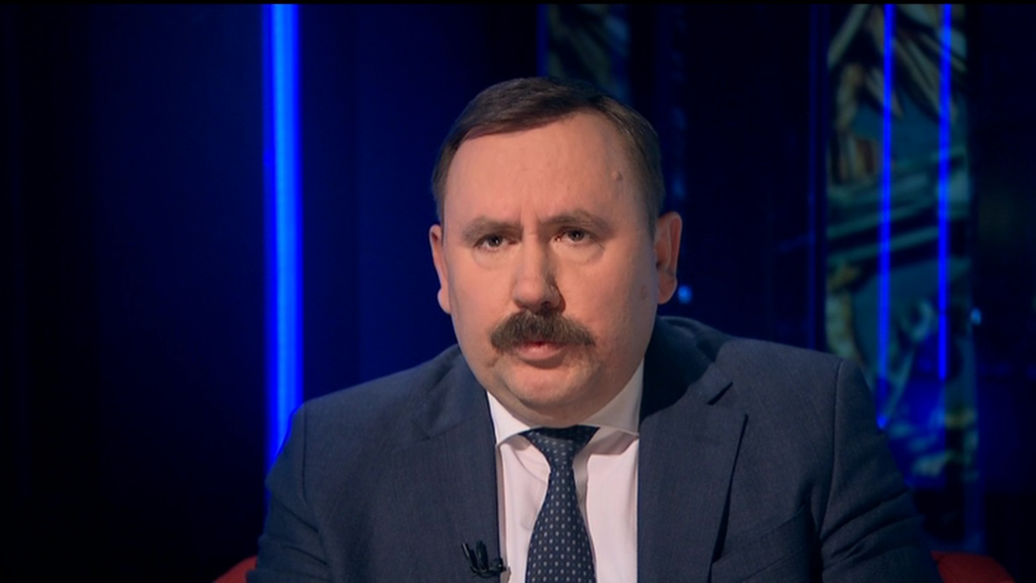 Глава ФСИН рассказал, как  роутеры и мобильники попадают в СИЗО