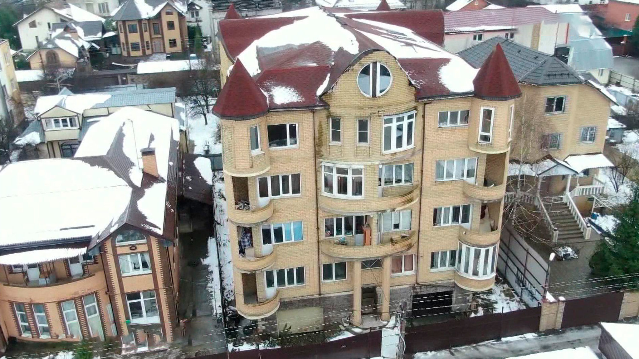 В Подмосковье на дачных участках строят многоквартирные дома