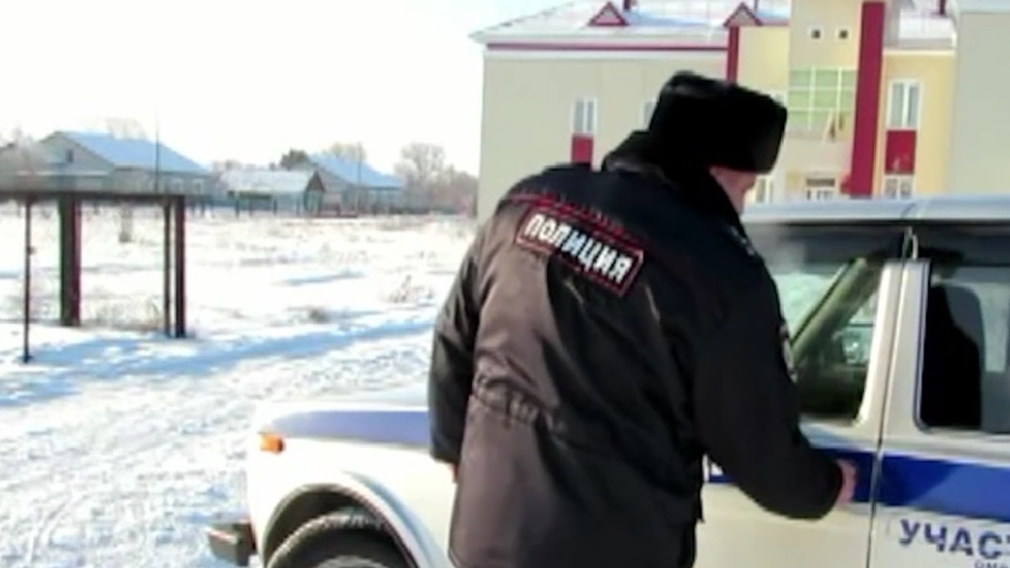Житель Алтая убил мать кухонным ножом и закопал во дворе дома