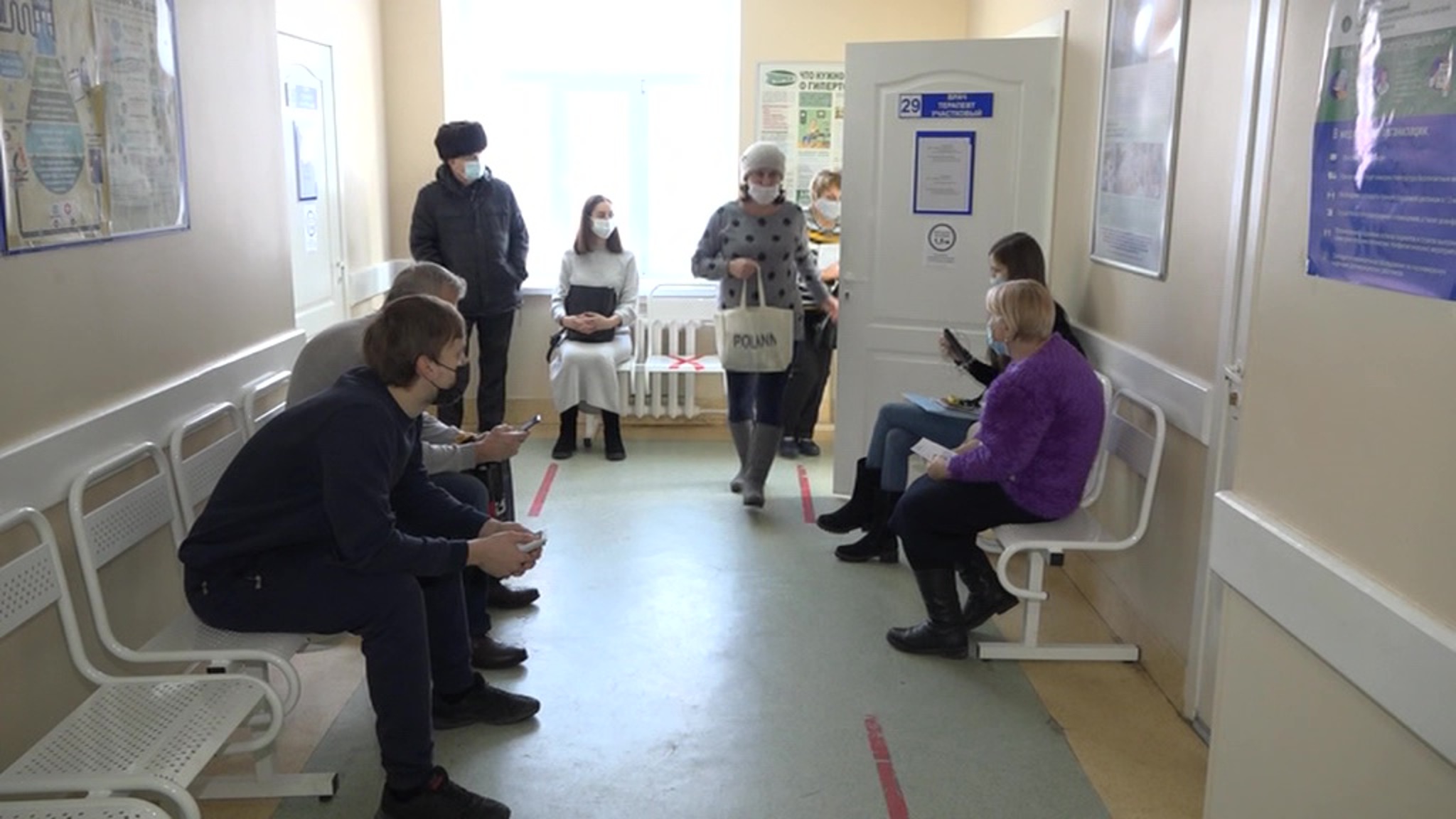 Пациенты с COVID-19 в Омске получают лекарства с доставкой на дом
