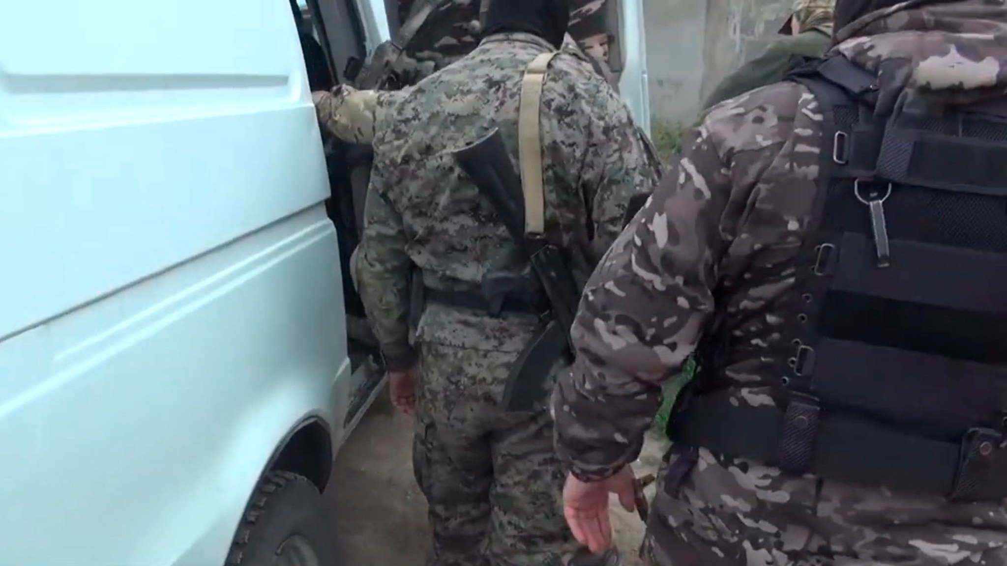 Трое вооруженных мужчин попытались прорваться на территорию России с Украины