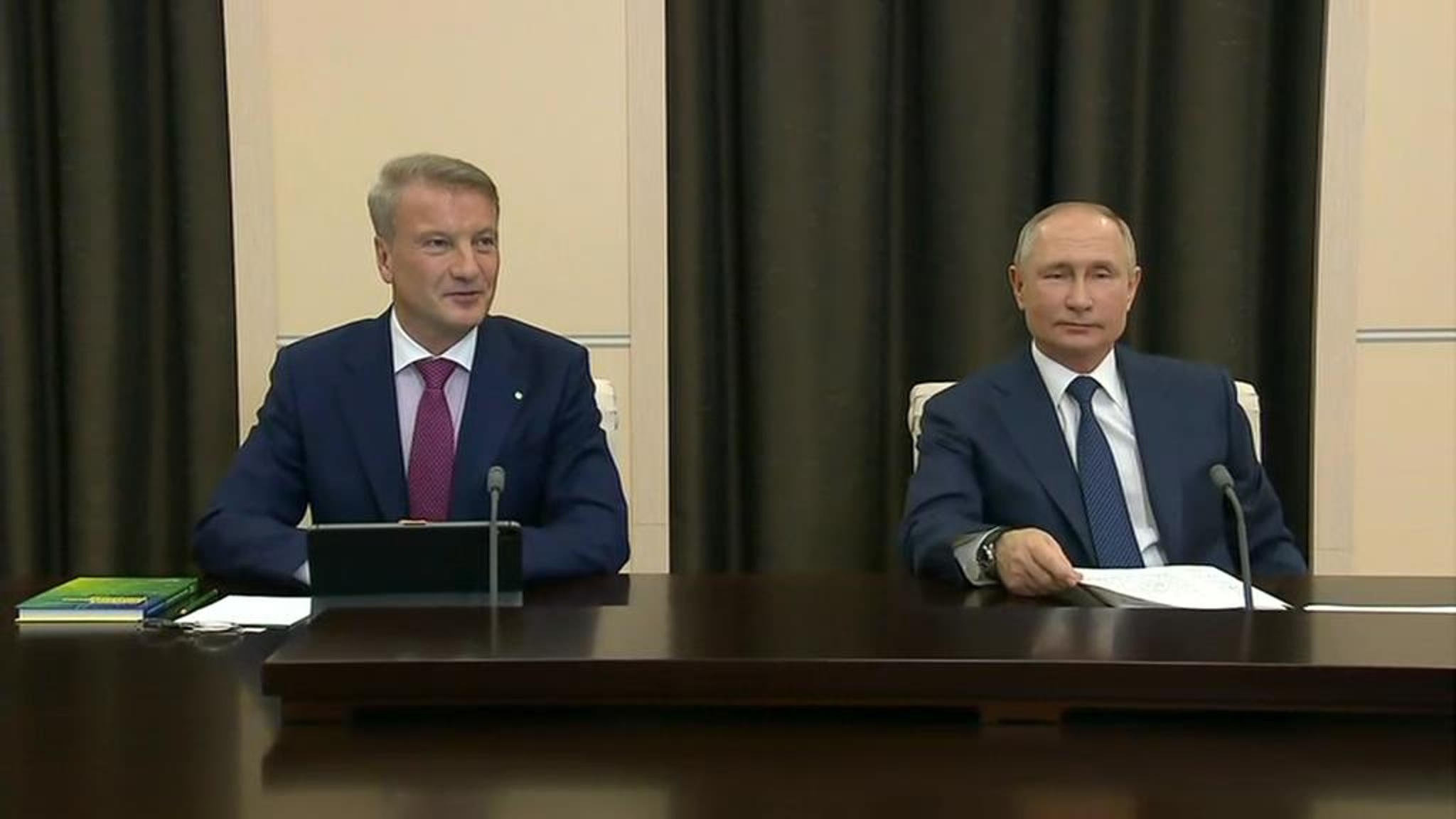 Путин попросил Грефа не забывать требования ЦБ