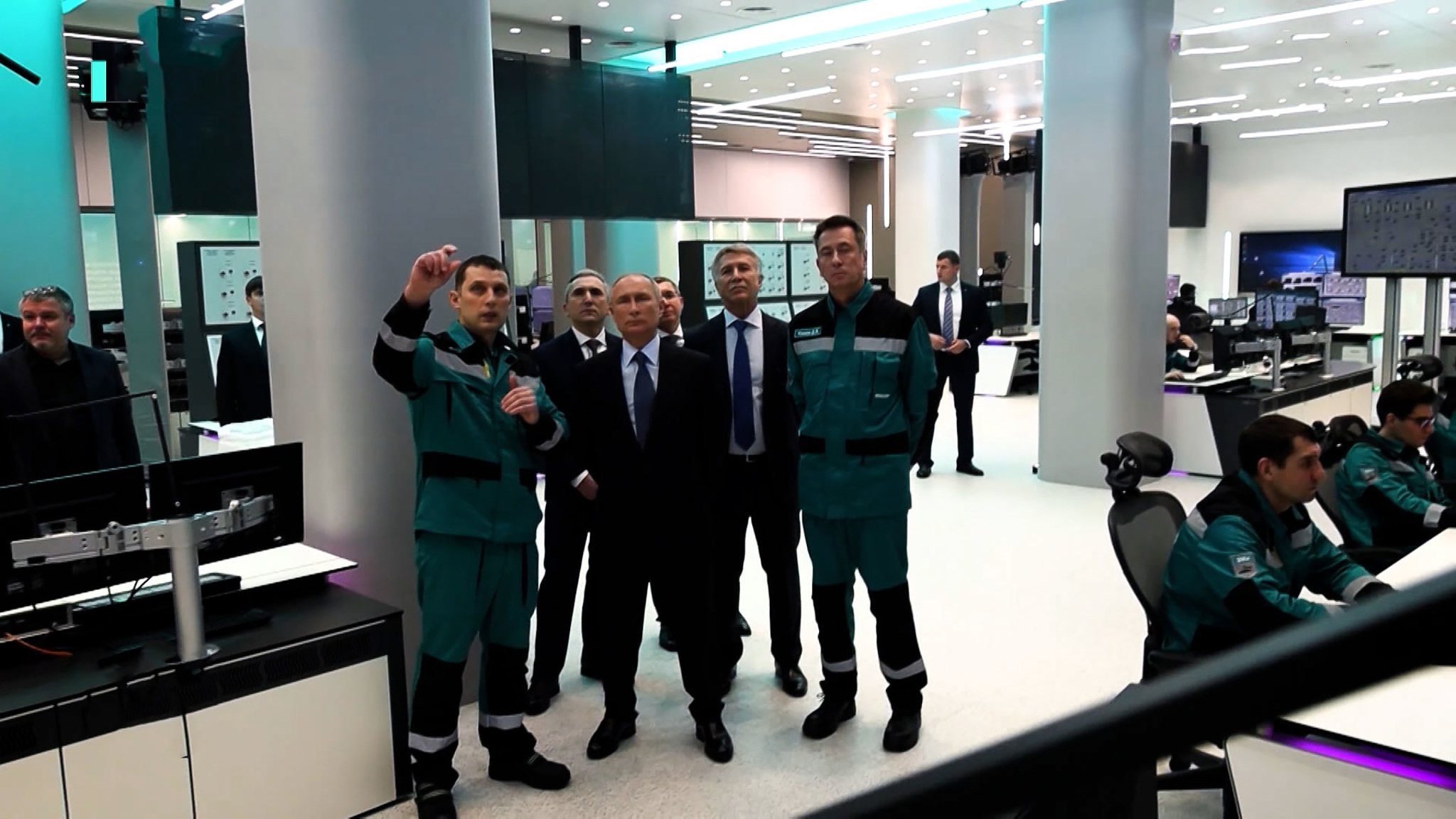 Пропавший Михельсон и комната релаксации: как прошла поездка Путина в Тобольск