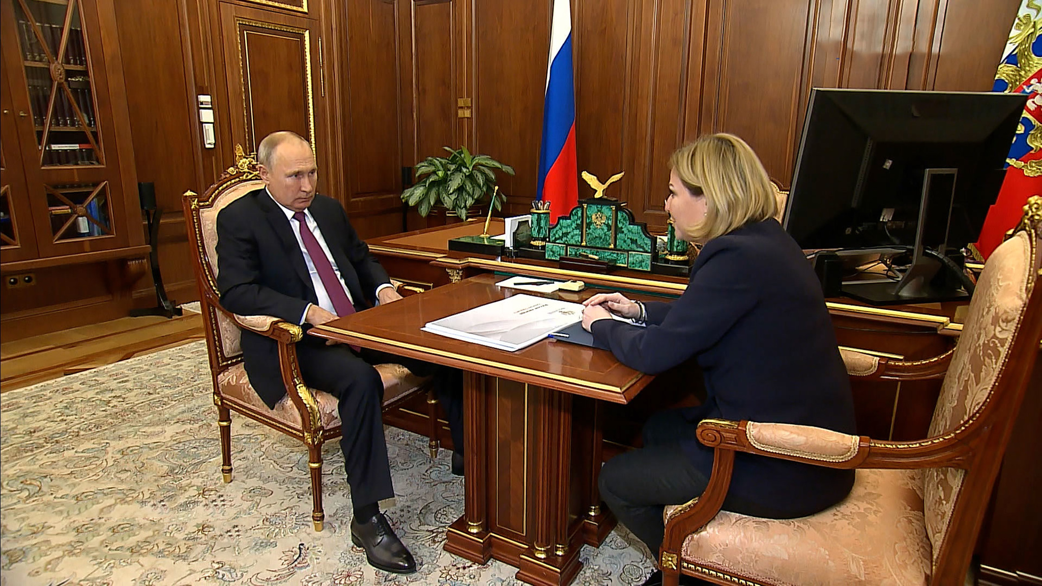 Путин обсудил с министром культуры открытие школ искусств в России