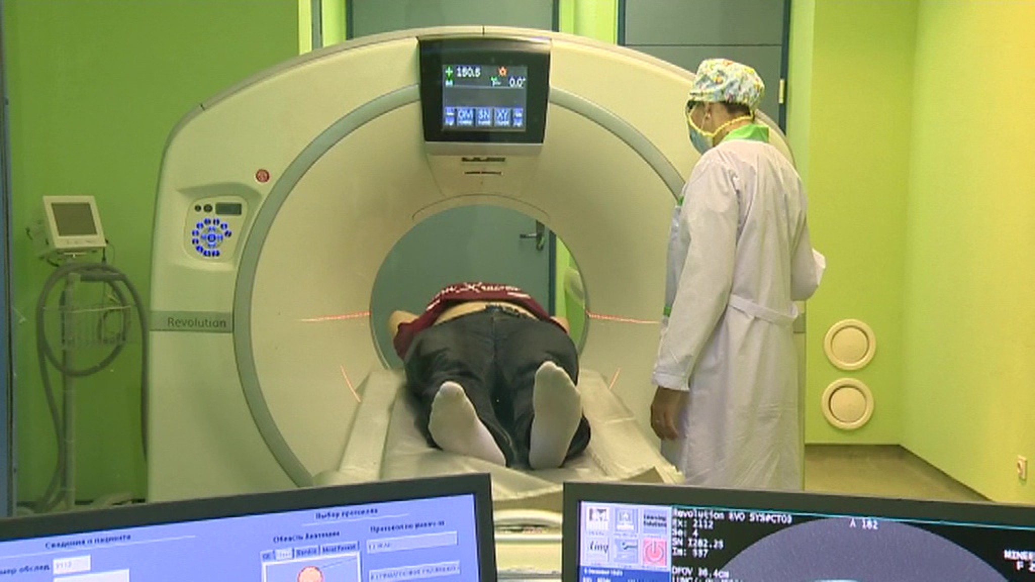 Красноярские врачи получили тысячу доз вакцины от COVID-19
