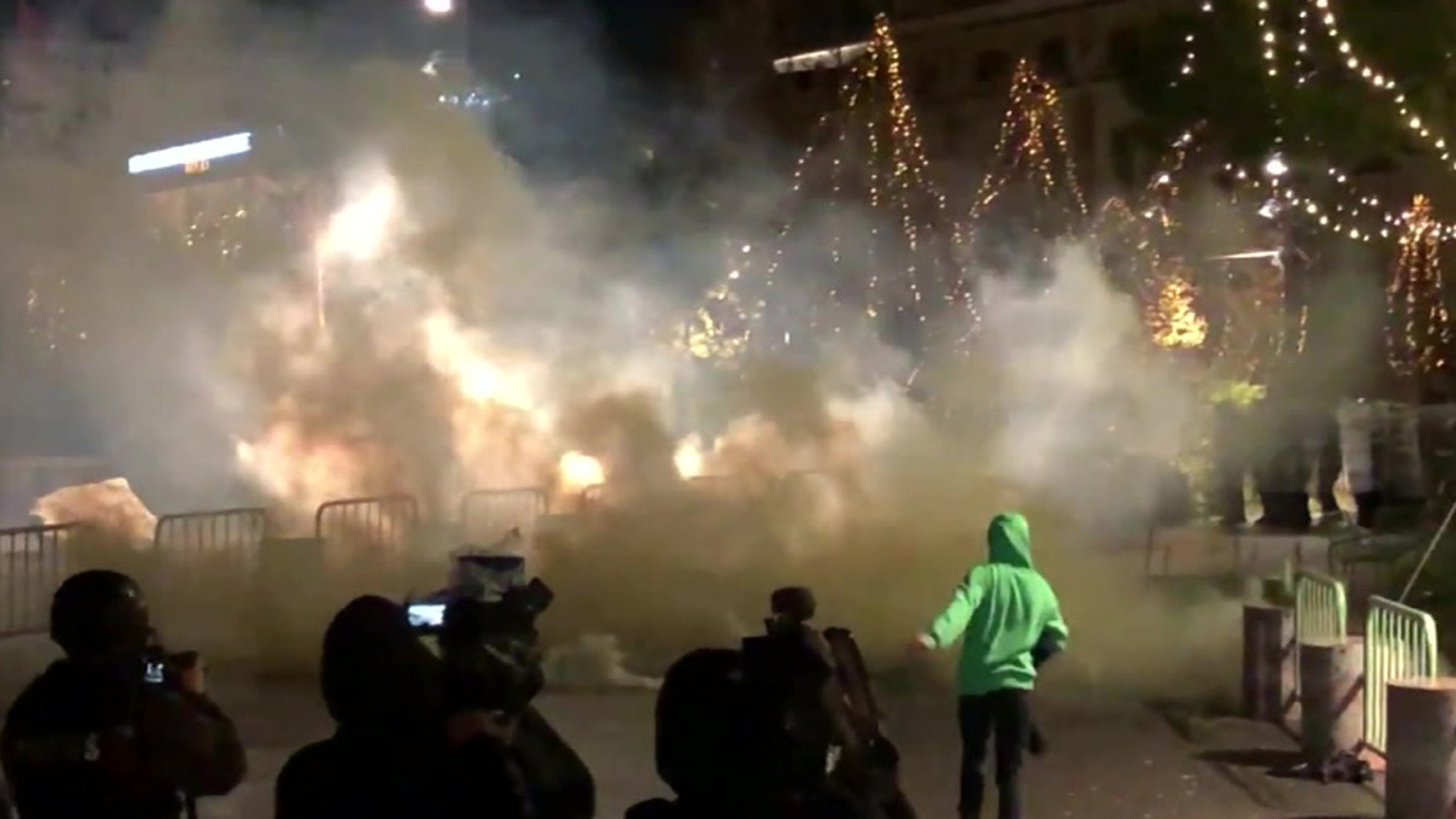 По Албании прокатилась волна массовых беспорядков