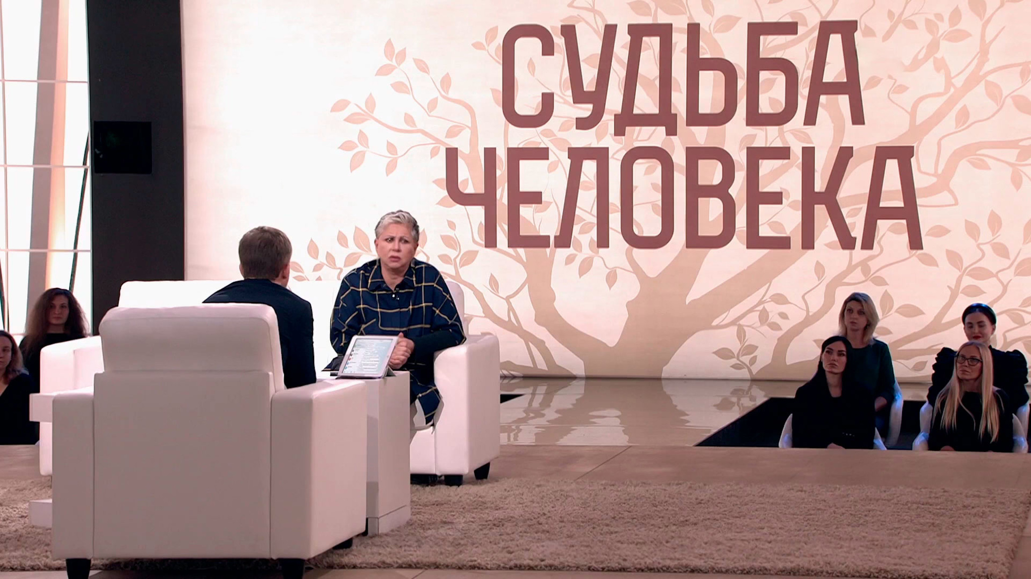 Сестра Михаила Ефремова опровергла планы актера развестись с женой