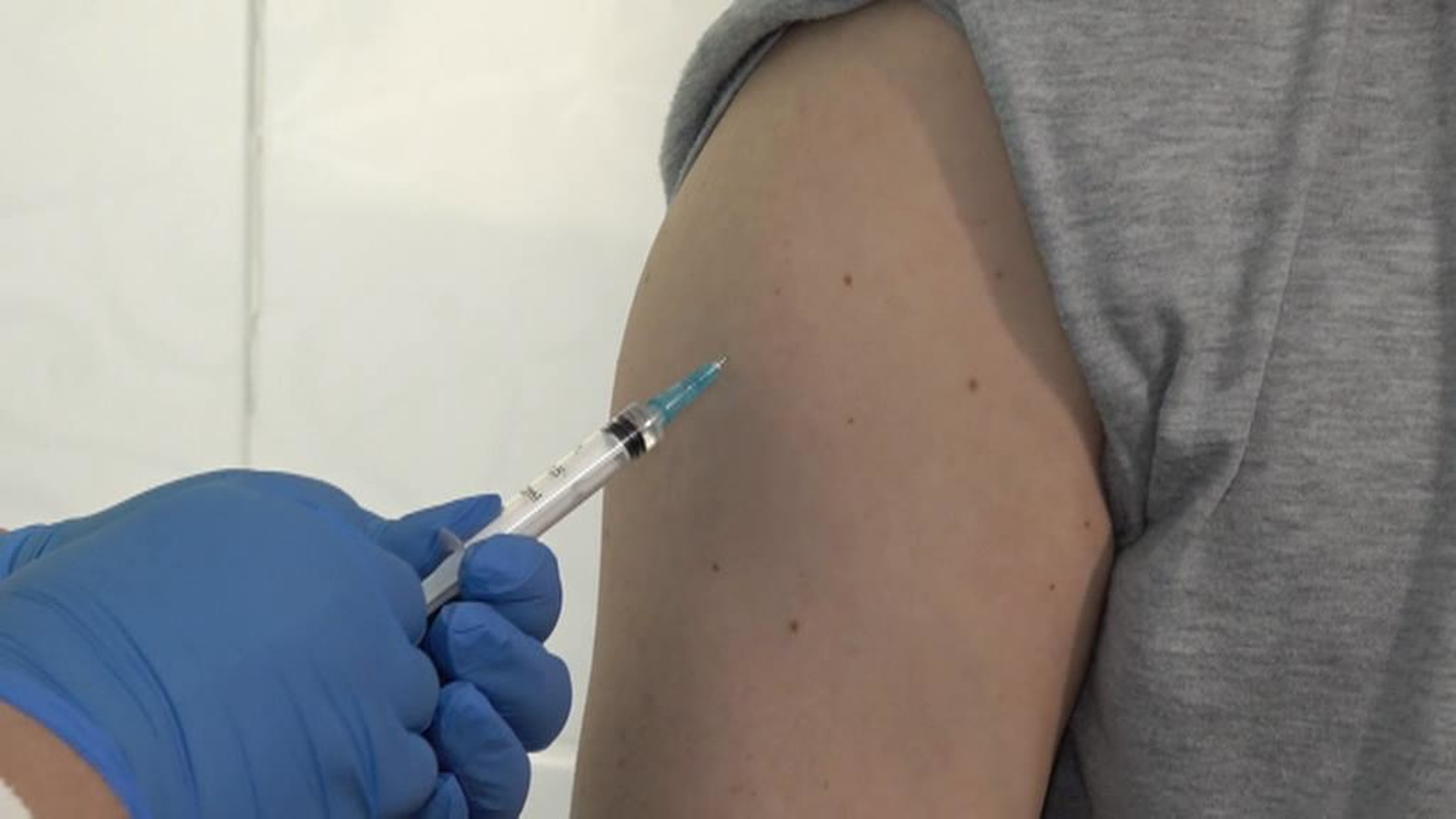 Пять доз в одном флаконе: Владивосток присоединился к вакцинации от COVID-19