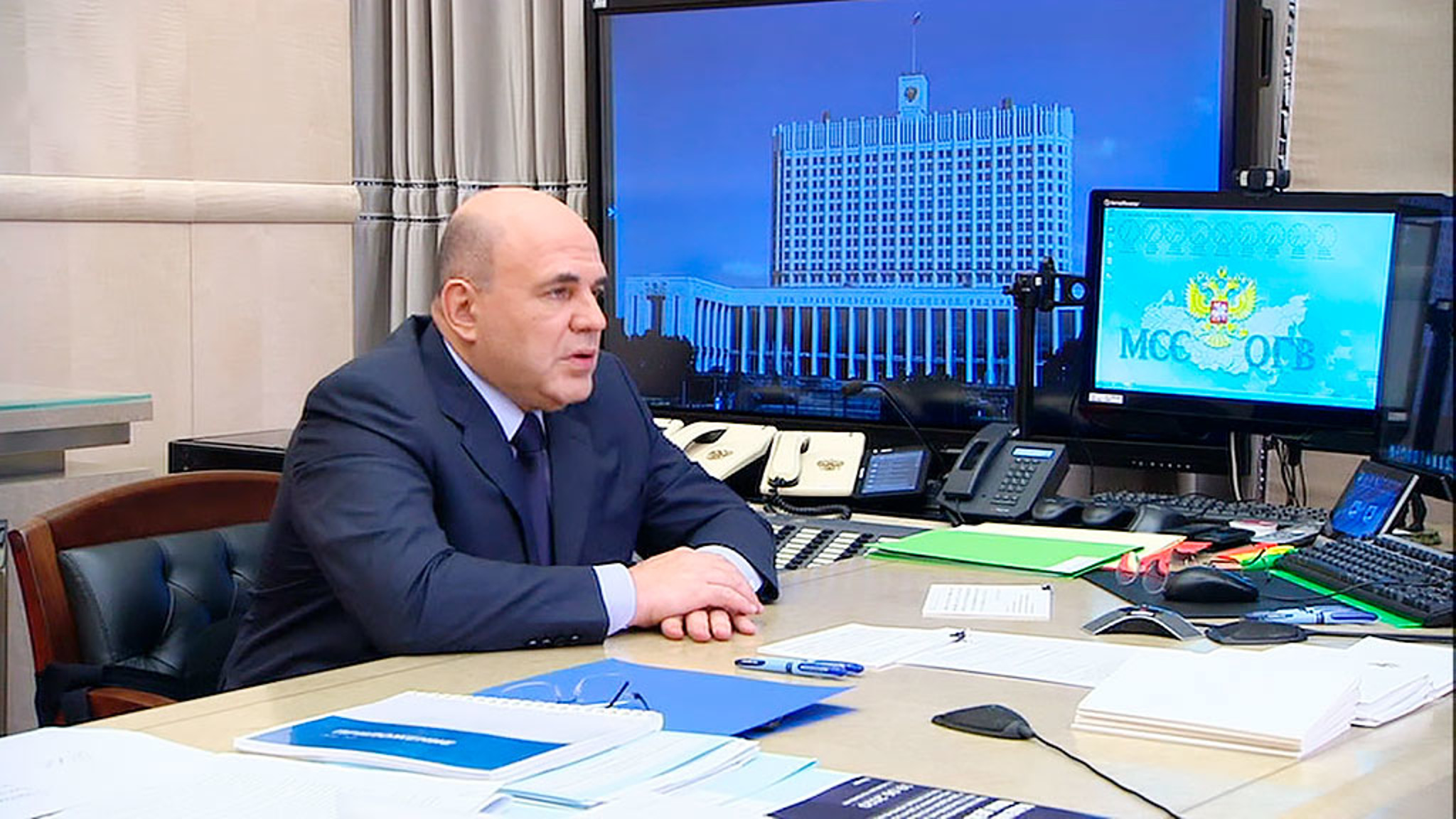 Мишустин поручил губернаторам следить за обеспечением бесплатными лекарствами от COVID-19